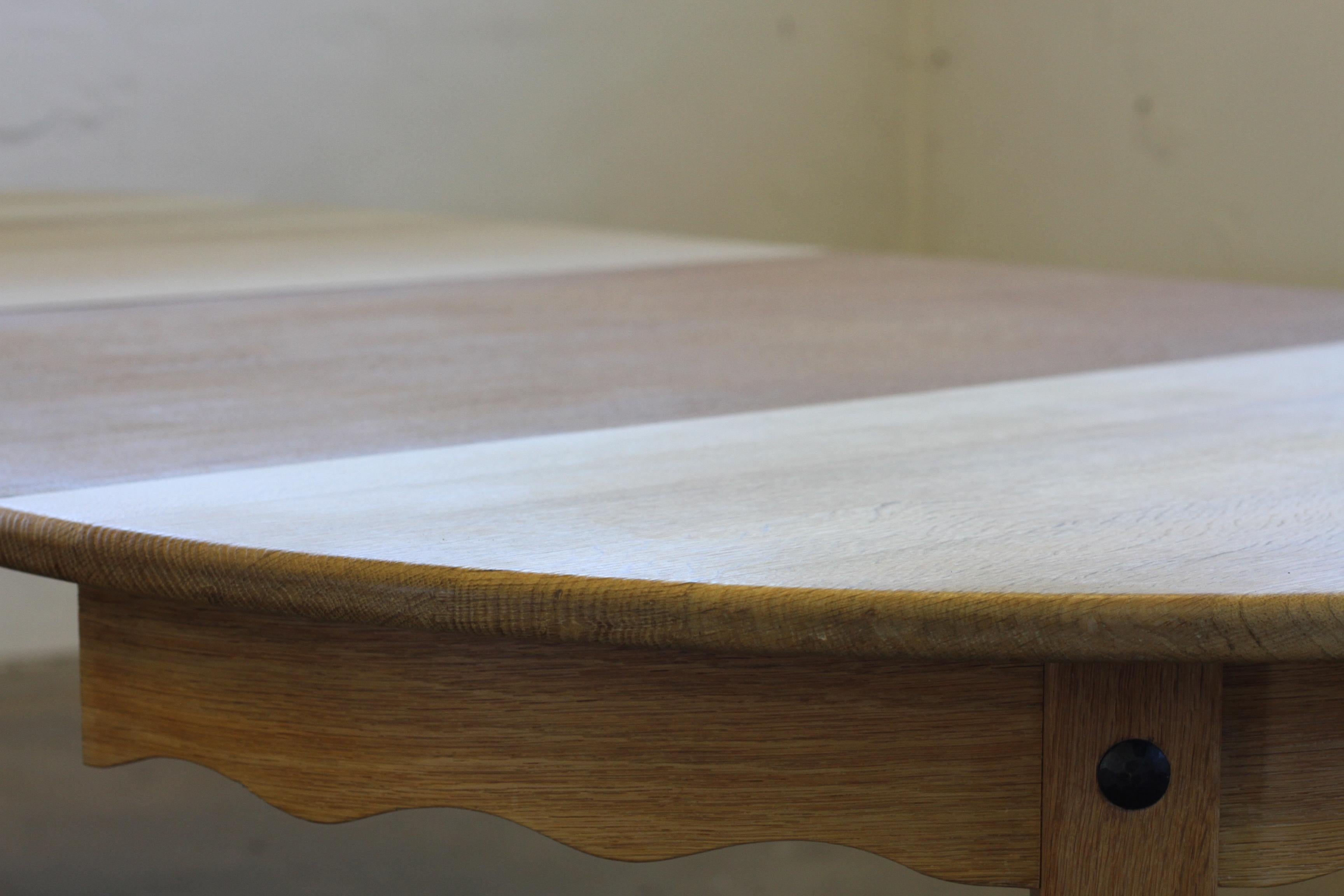 Round Danish Extending Dining Table in Light Oak, Henning Kjærnulf, 1960s For Sale 14