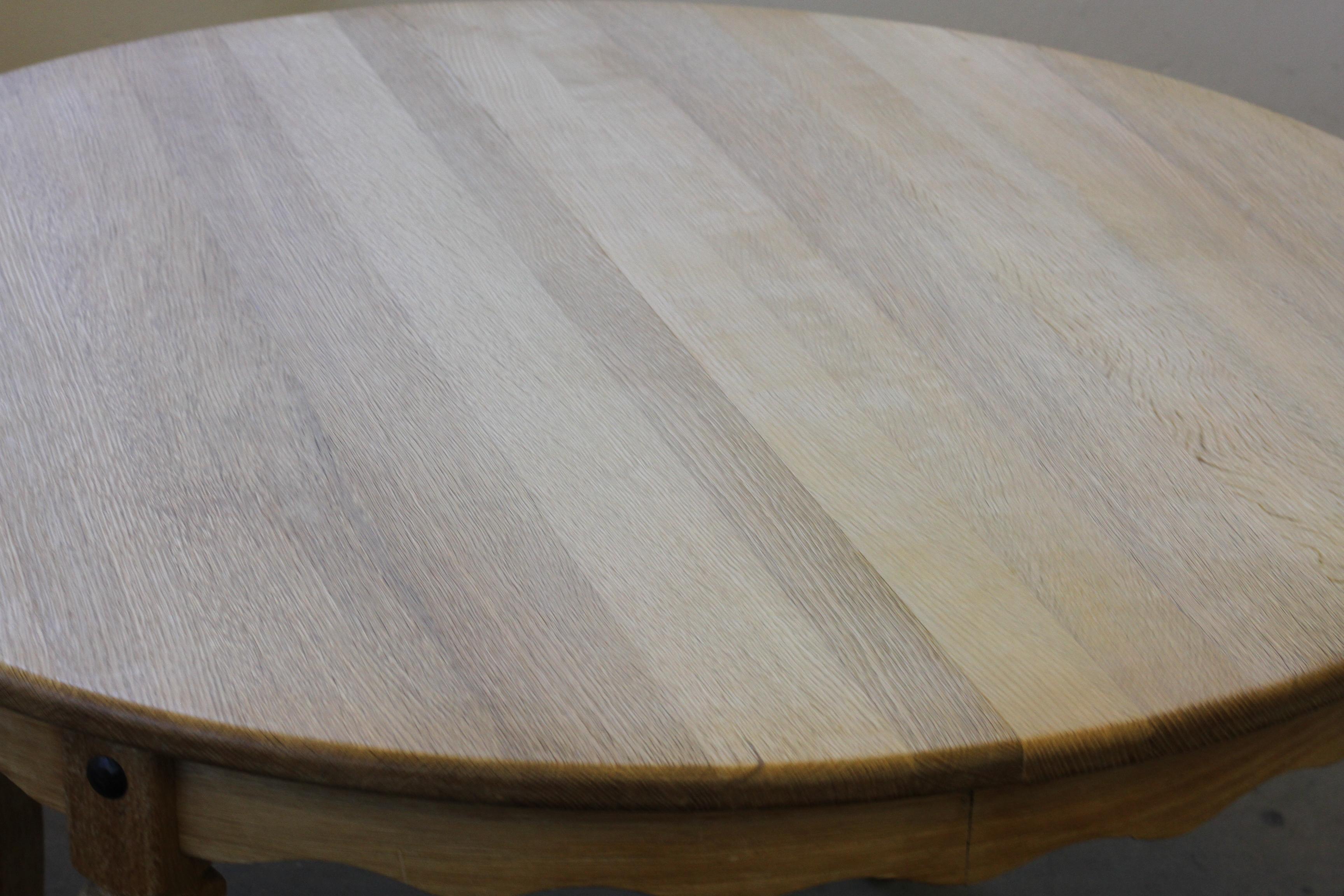 Round Danish Extending Dining Table in Light Oak, Henning Kjærnulf, 1960s For Sale 1