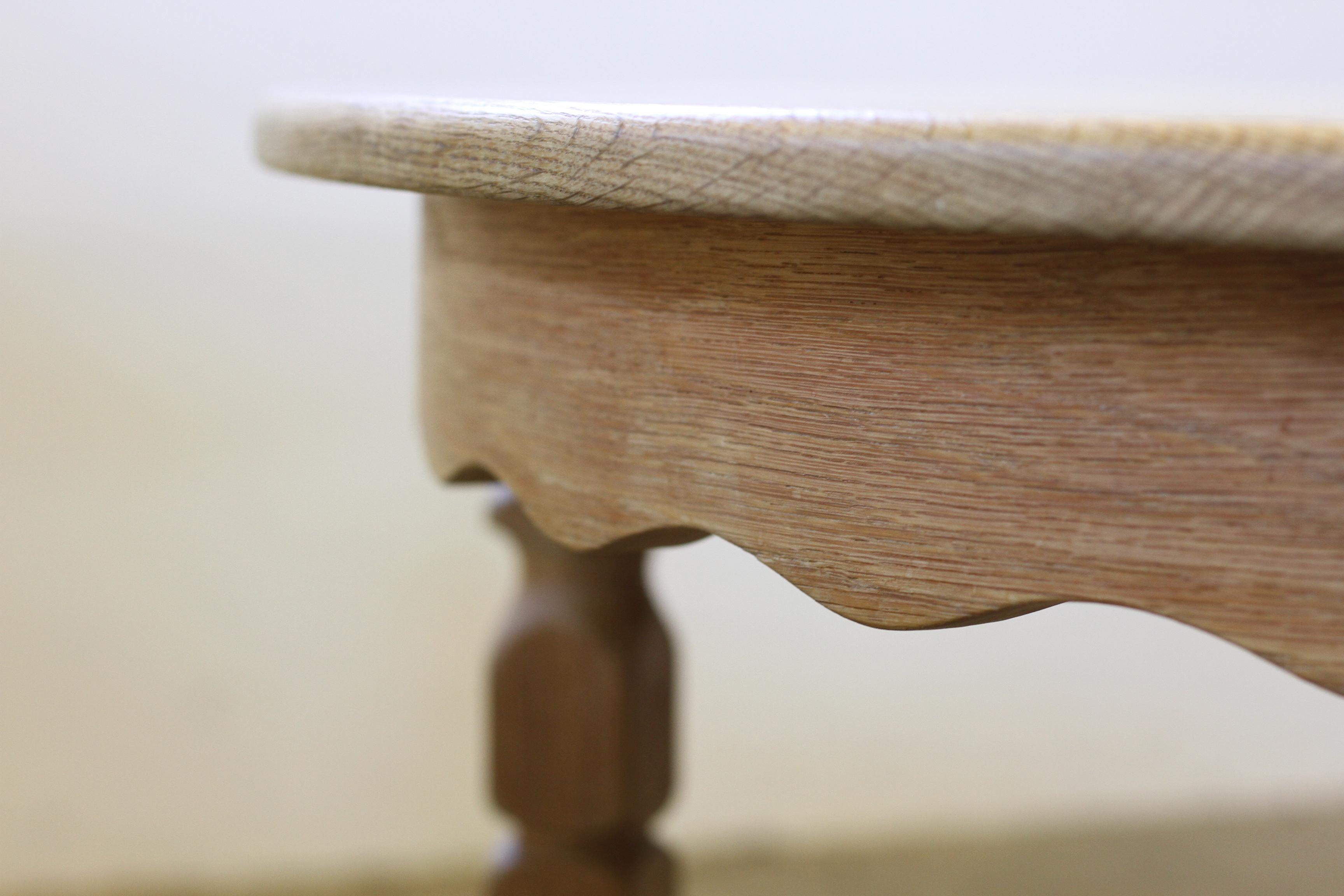 Round Danish Extending Dining Table in Light Oak, Henning Kjærnulf, 1960s For Sale 4