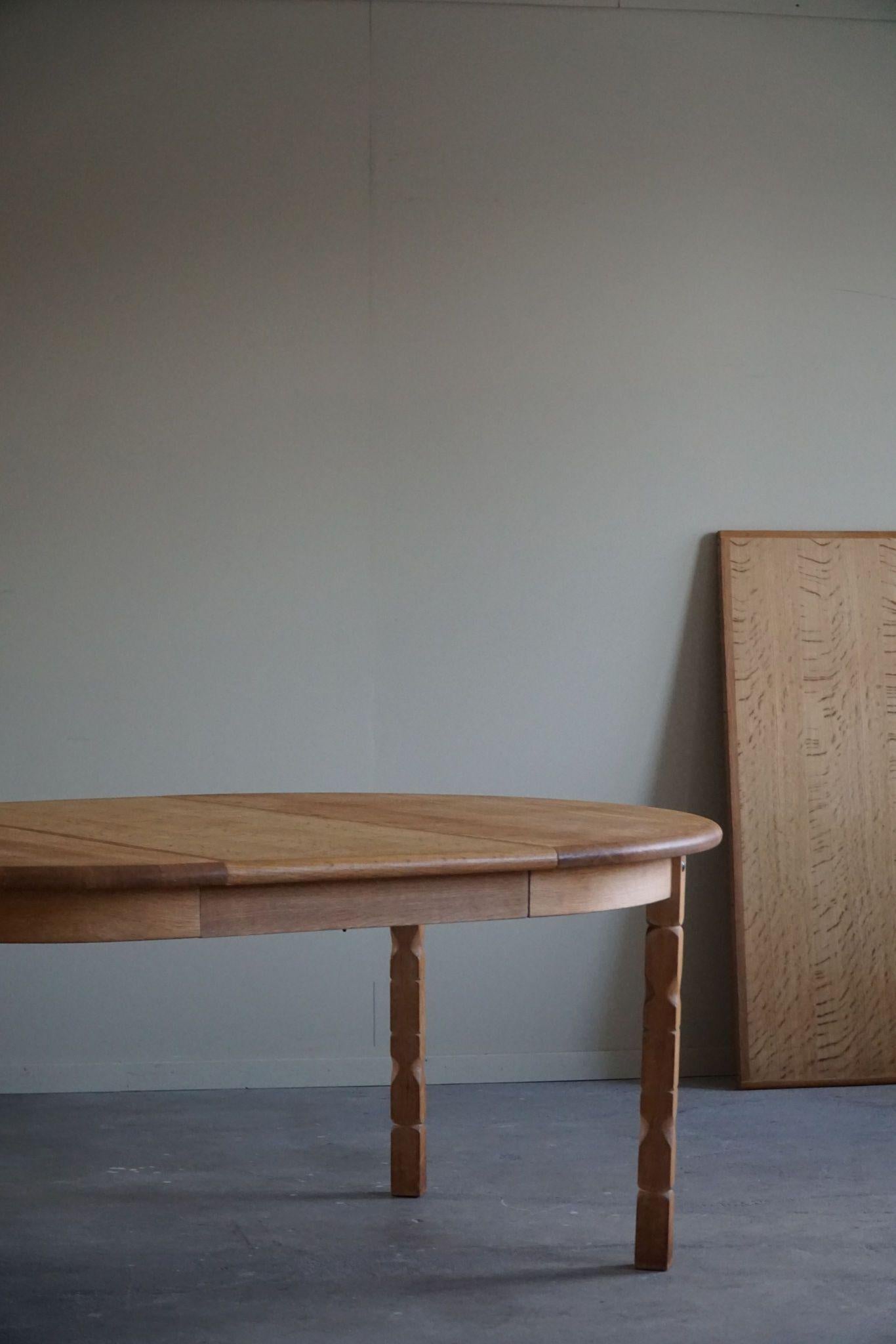 Round Danish Mid Century Dining Table in Solid Oak with Two Extensions, 1960s 8