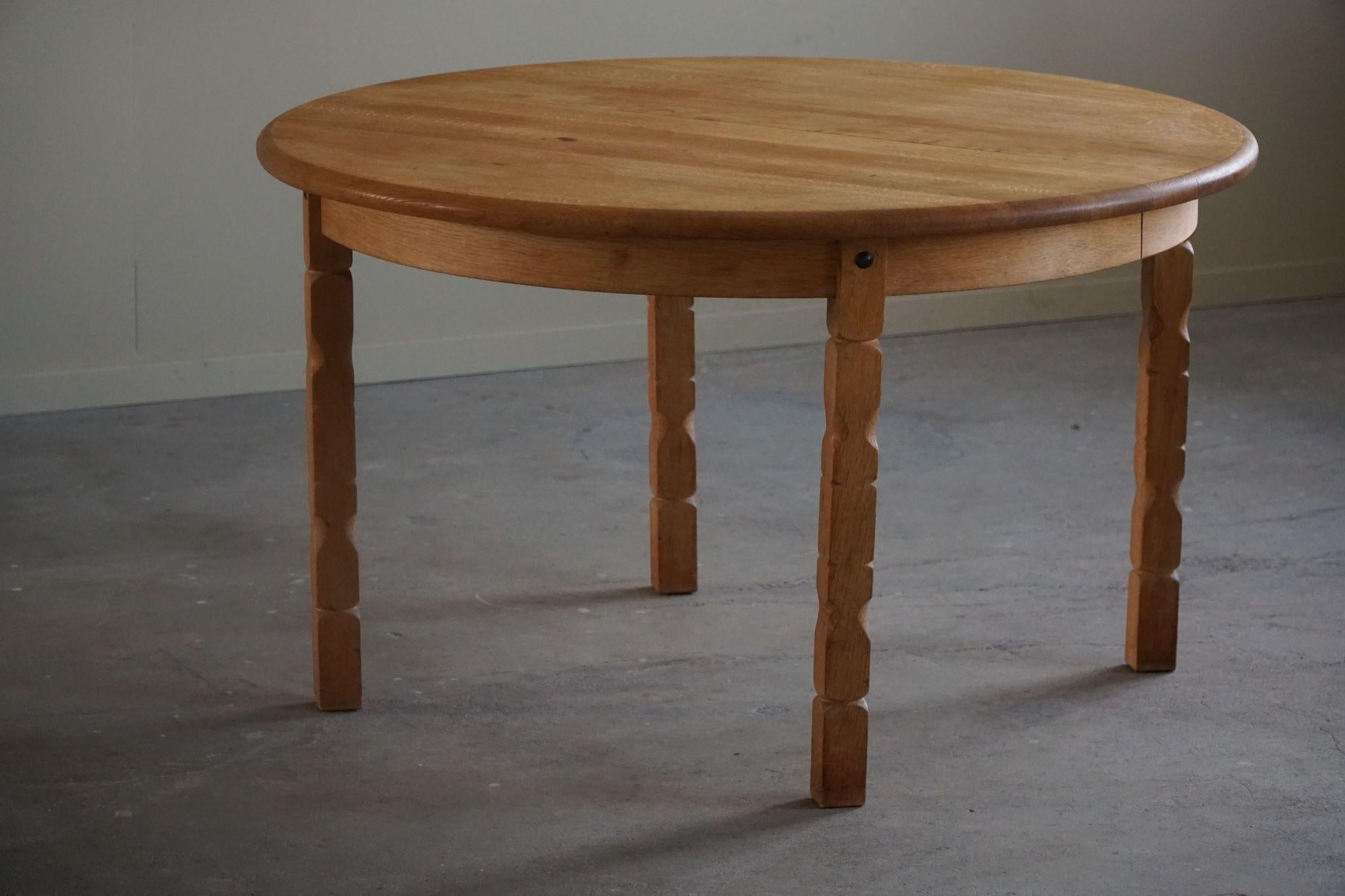 Round Danish Mid Century Dining Table in Solid Oak with Two Extensions, 1960s 11