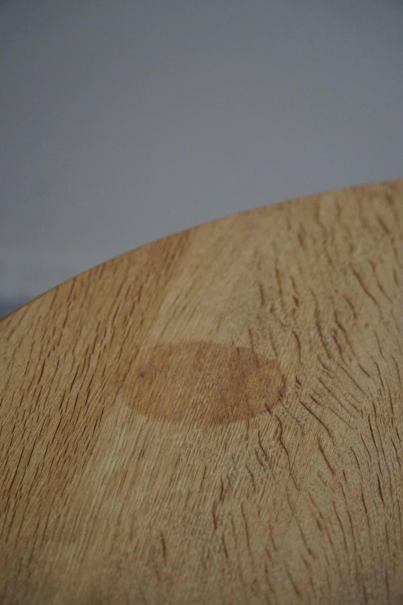 Mesa de comedor danesa redonda de mediados de siglo en roble macizo con dos extensiones, años 60 10