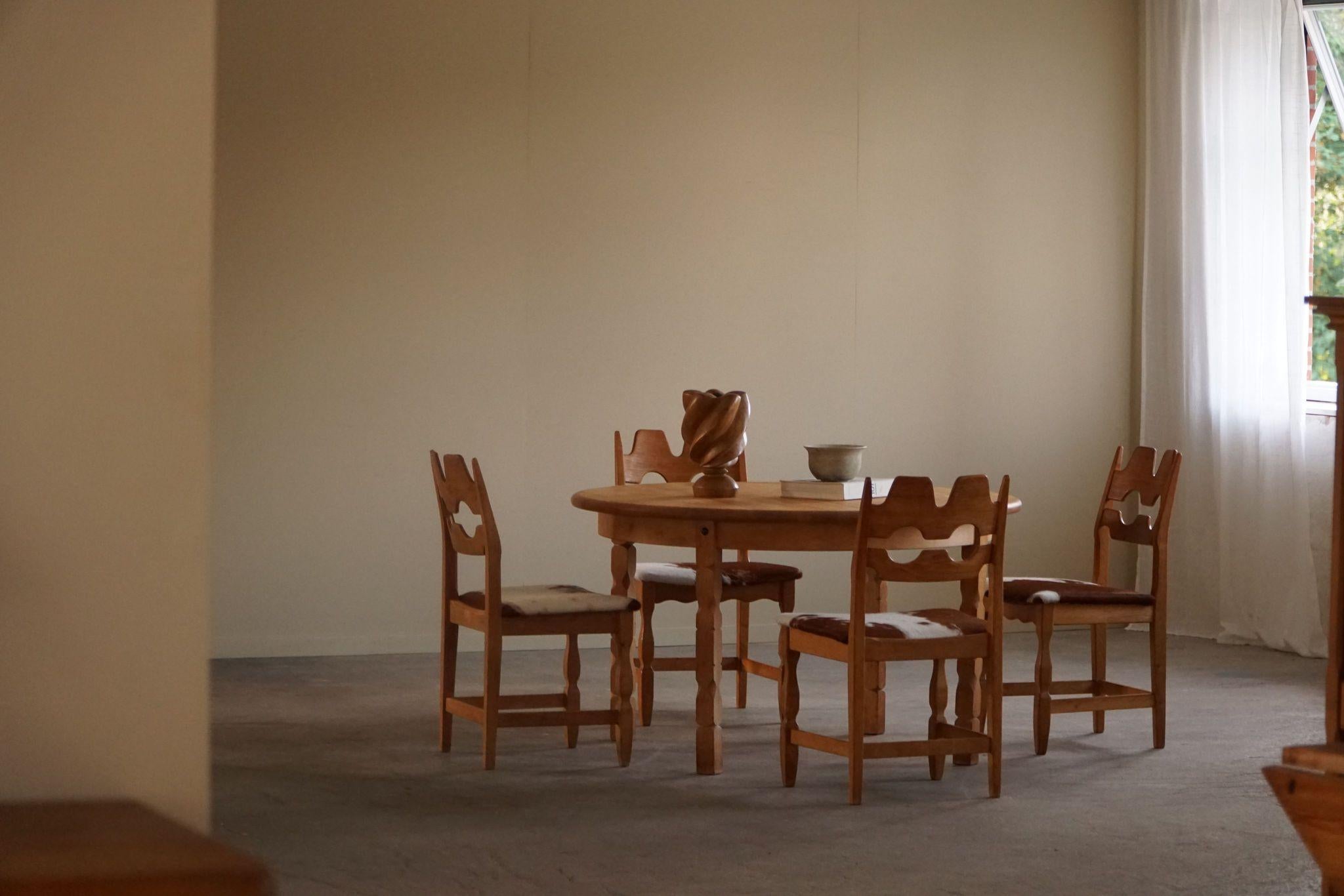 Round Danish Mid Century Dining Table in Solid Oak with Two Extensions, 1960s In Good Condition In Odense, DK