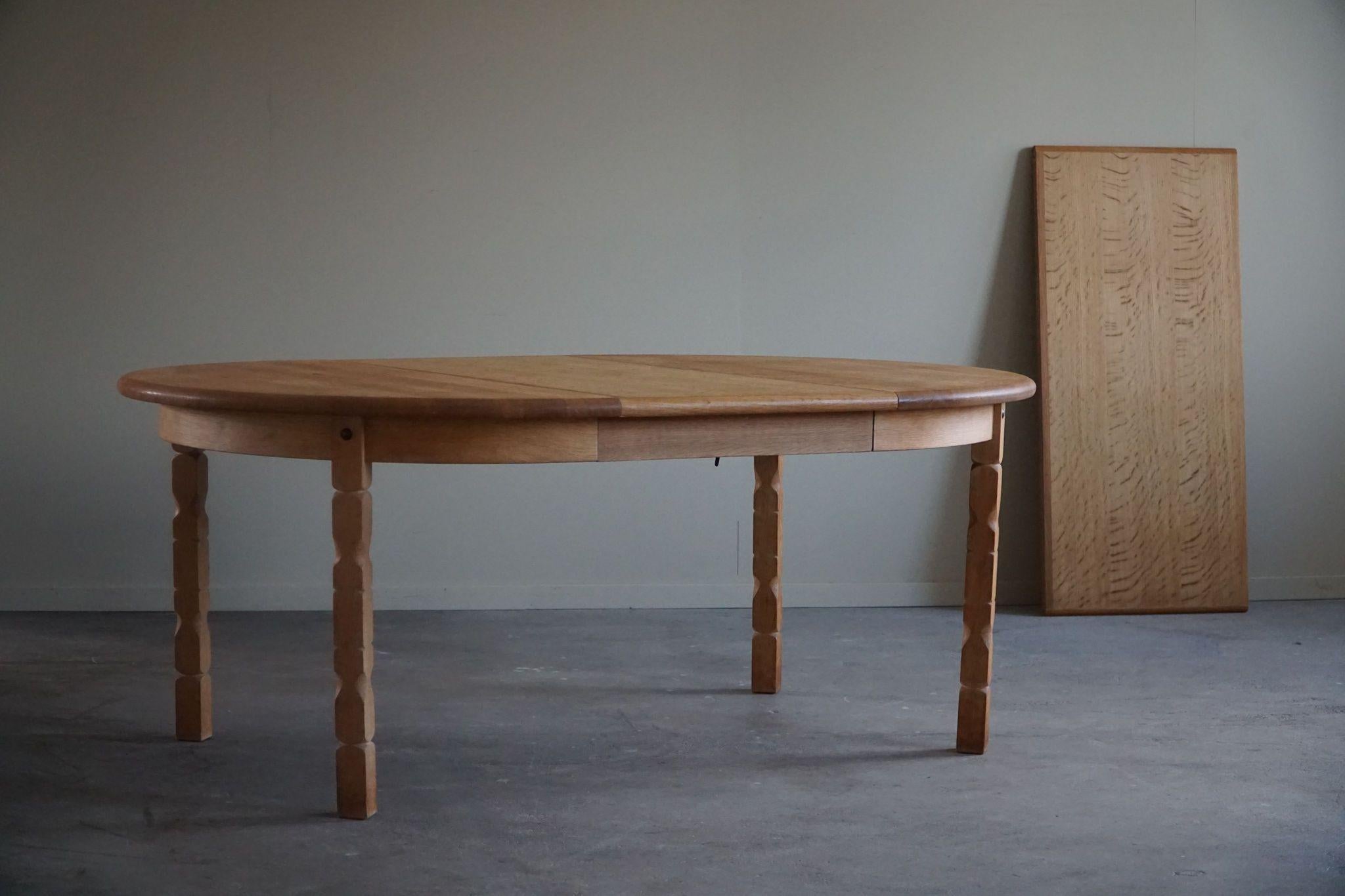 Round Danish Mid Century Dining Table in Solid Oak with Two Extensions, 1960s 2