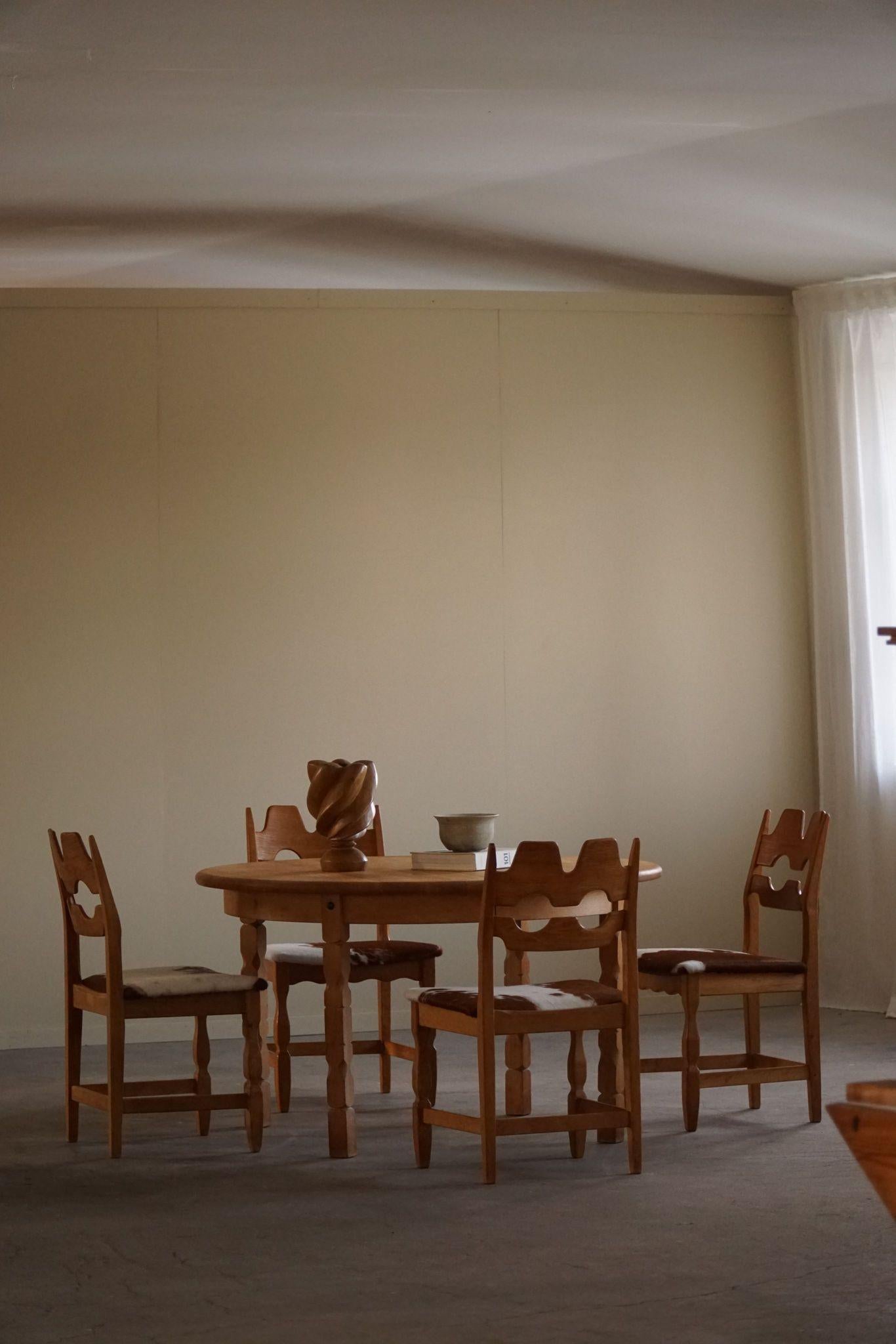 Round Danish Mid Century Dining Table in Solid Oak with Two Extensions, 1960s 3