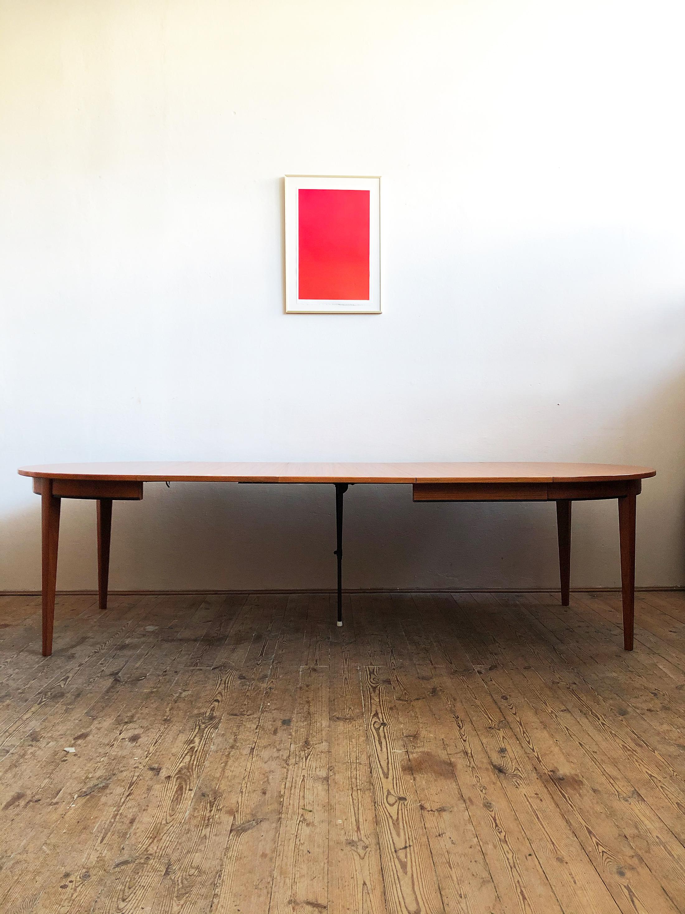 Round Danish Mid-Century Modern Extendable Teak Dining Table Made by Omann Jun For Sale 1
