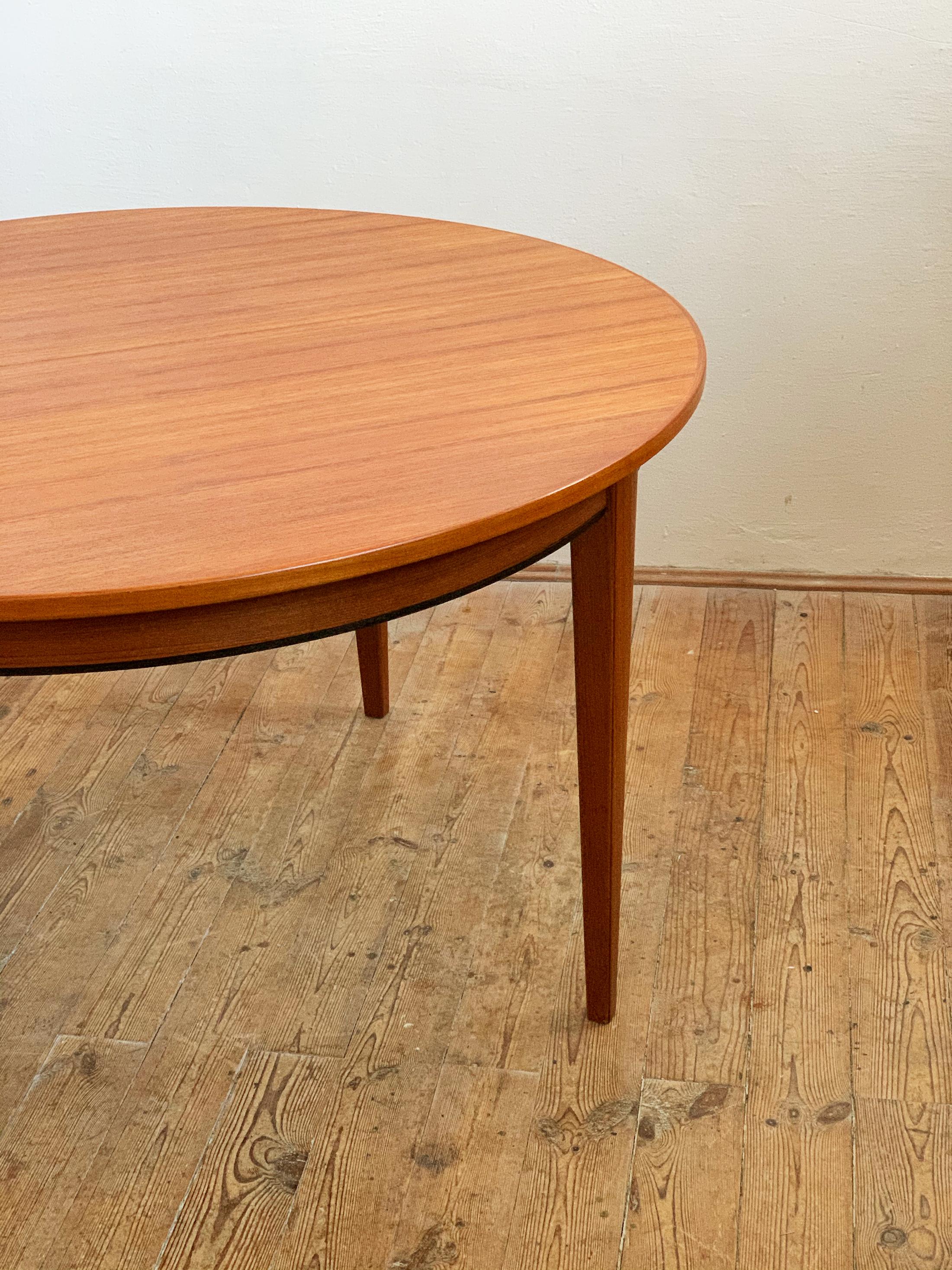 Round Danish Mid-Century Modern Extendable Teak Dining Table Made by Omann Jun For Sale 5