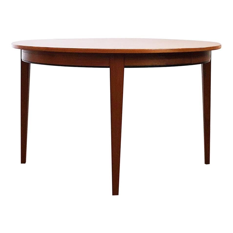 Round Danish Mid-Century Modern Extendable Teak Dining Table Made by Omann Jun For Sale