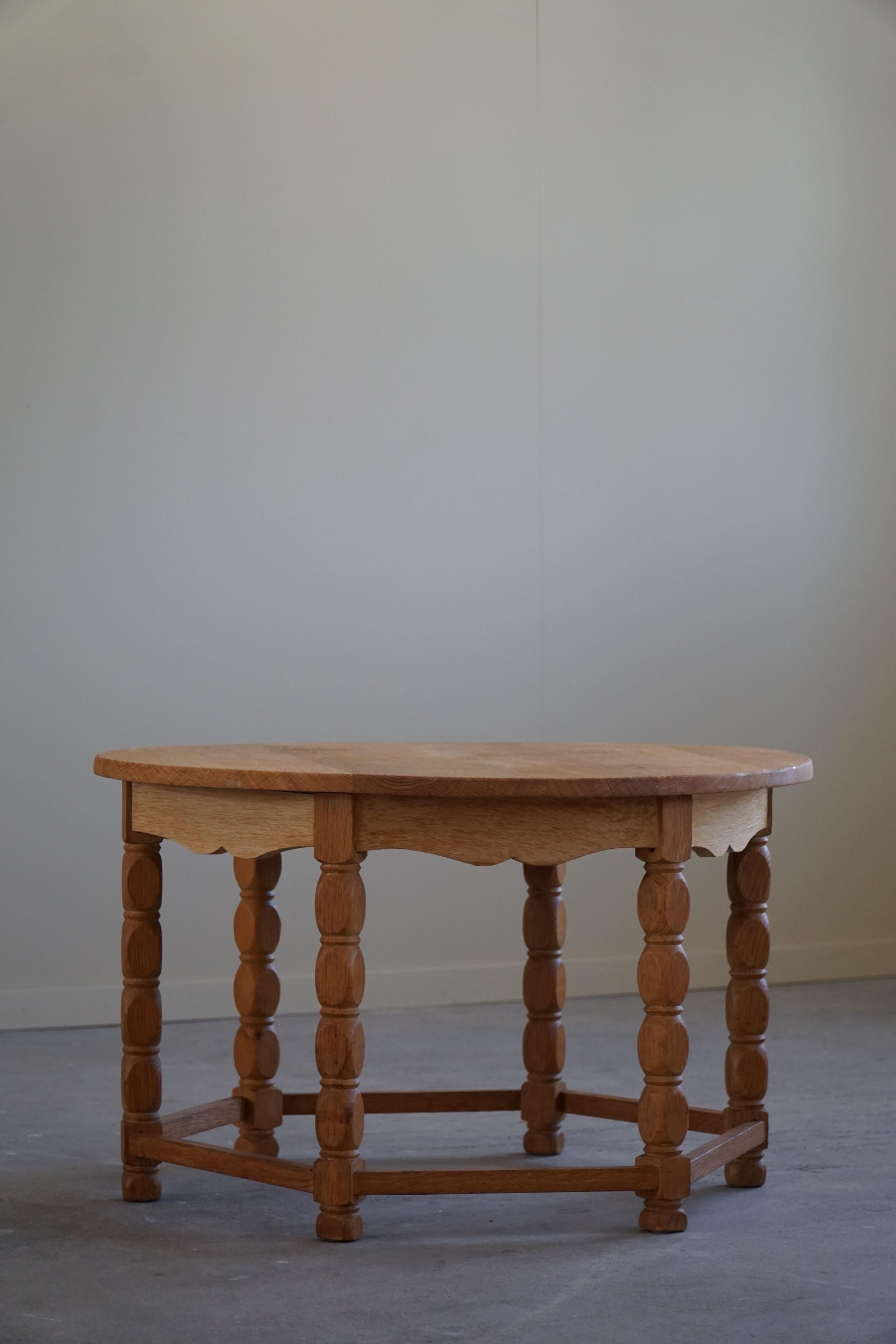 Canapé/table basse rond danois moderne et brutaliste en chêne massif, années 1960 en vente 7