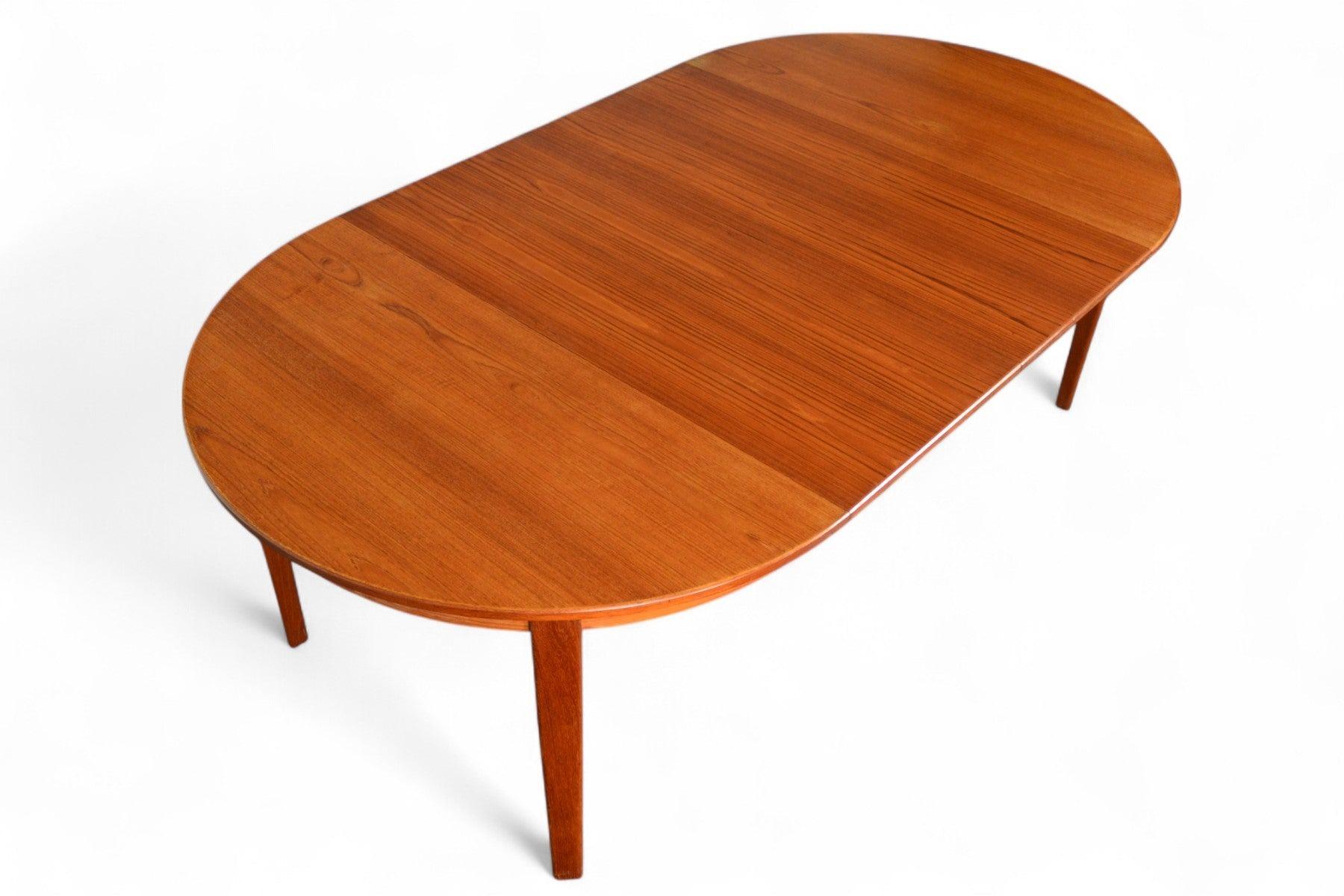Round Danish Modern Expandable Teak Dining Table With Two Leaves For Sale 6
