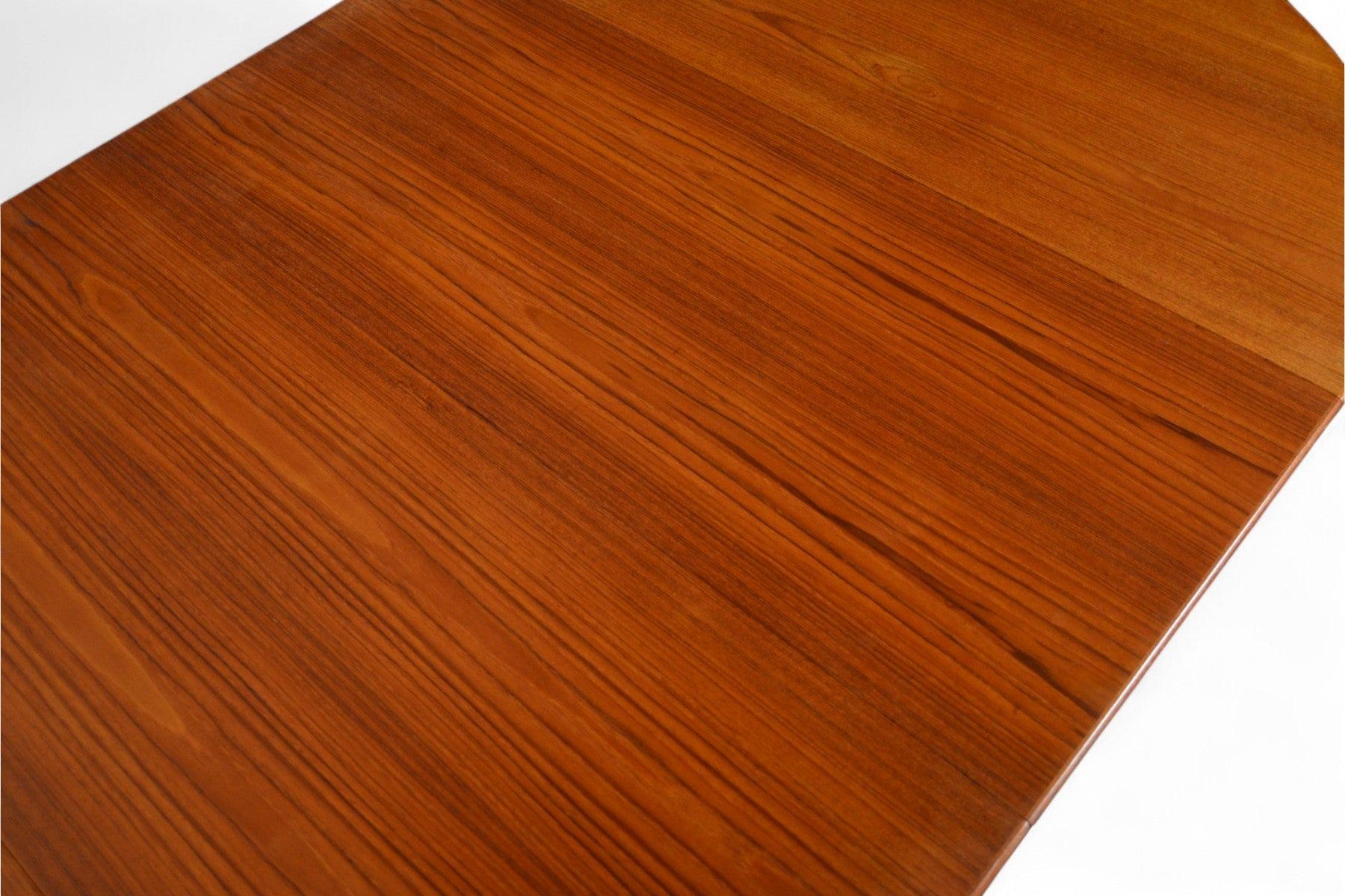 Round Danish Modern Expandable Teak Dining Table With Two Leaves For Sale 7
