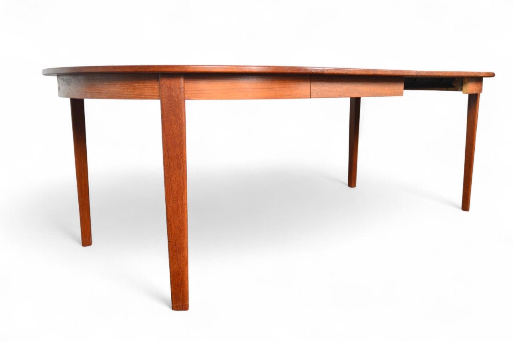 Round Danish Modern Expandable Teak Dining Table With Two Leaves For Sale 8