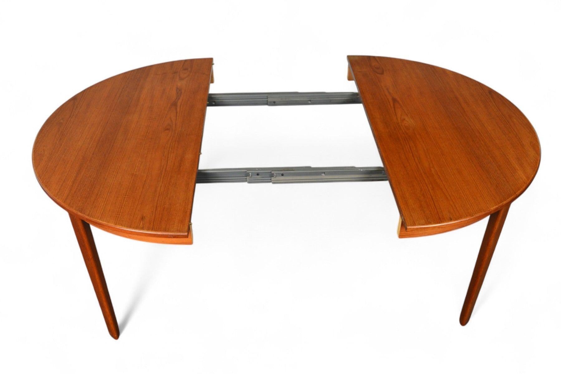 20th Century Round Danish Modern Expandable Teak Dining Table With Two Leaves For Sale
