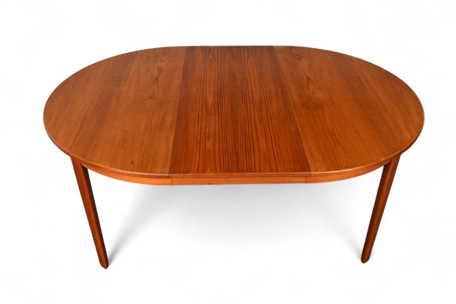 Round Danish Modern Expandable Teak Dining Table With Two Leaves For Sale 1