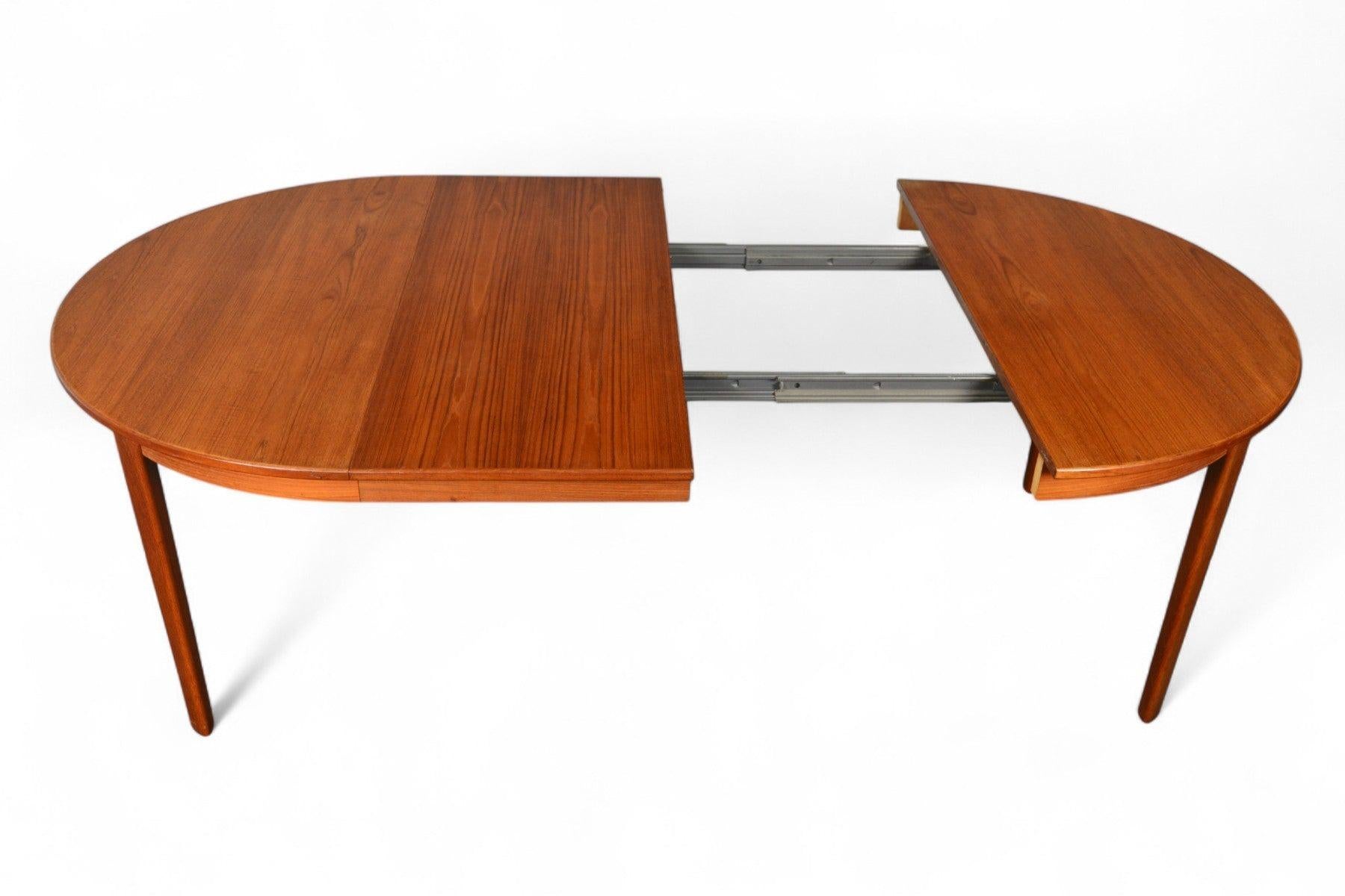 Round Danish Modern Expandable Teak Dining Table With Two Leaves For Sale 2