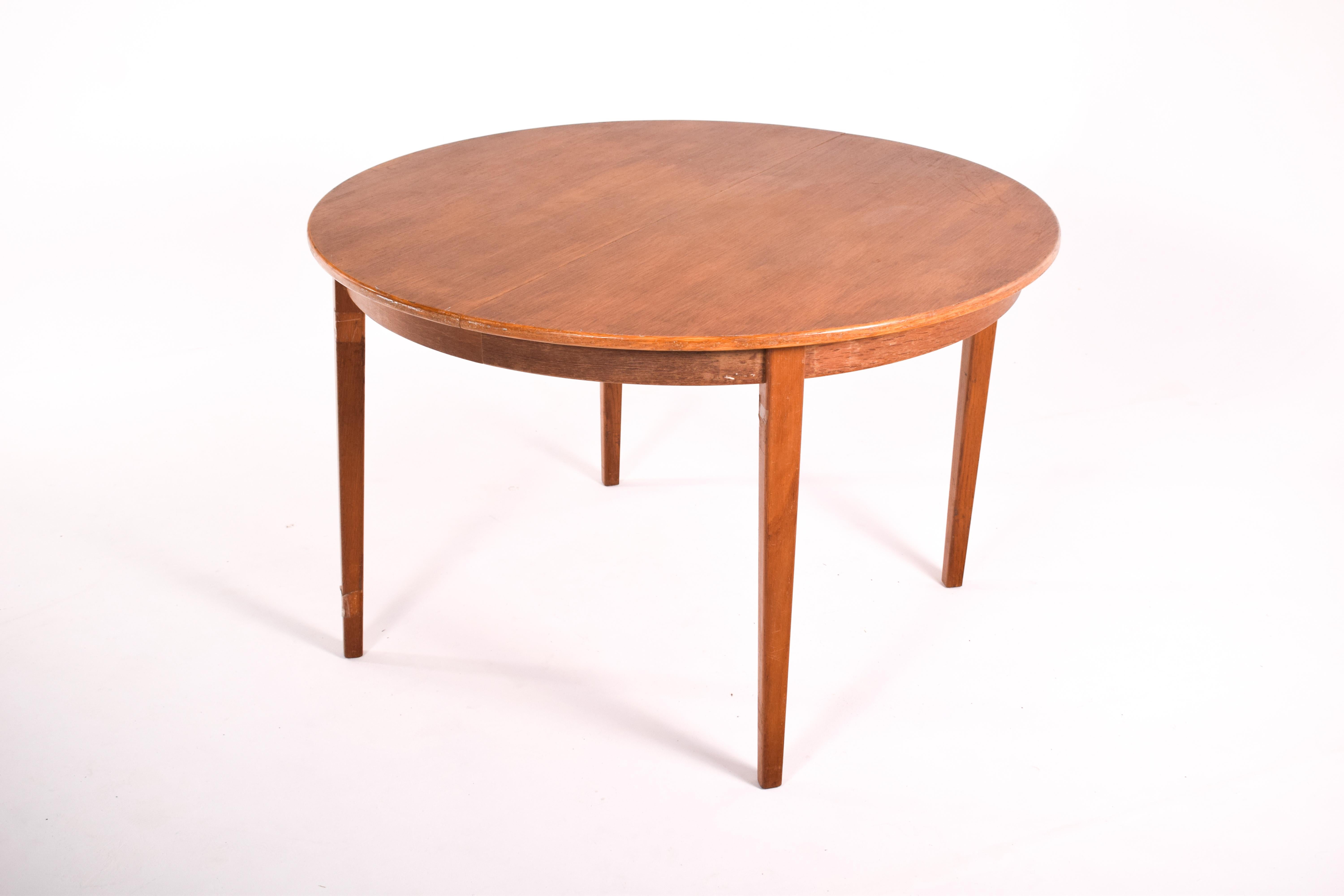 Mid-Century Modern Round Danish Oak Extendable Dining Table, 1960s