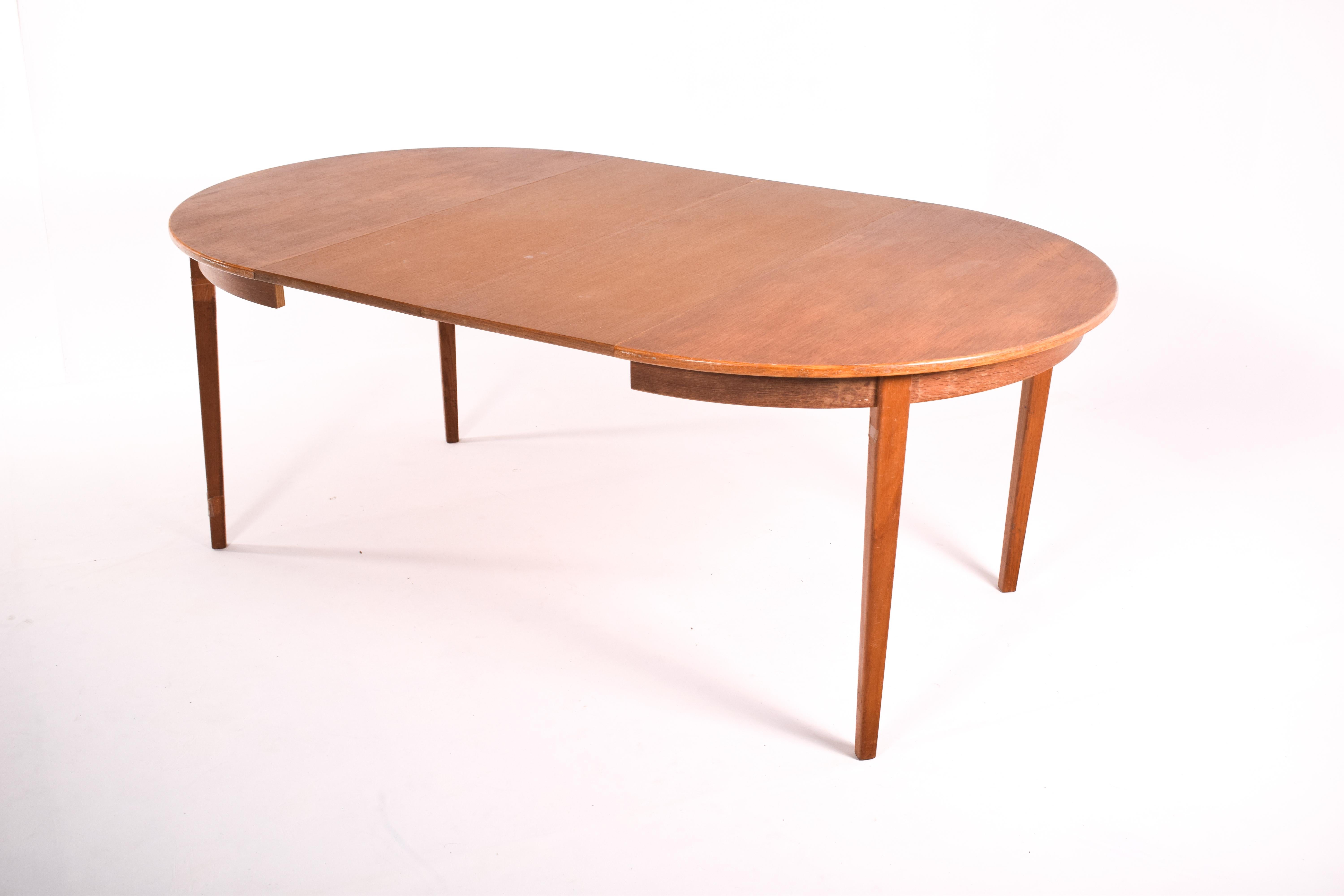 Round Danish Oak Extendable Dining Table, 1960s 2