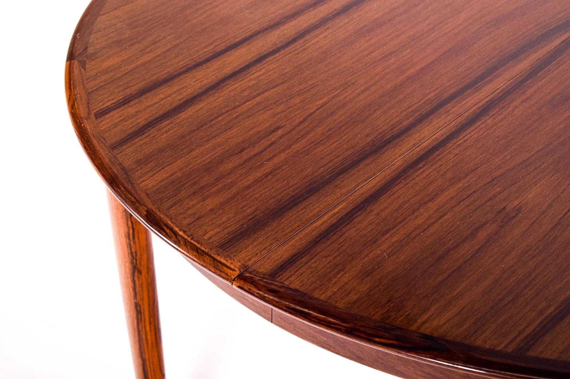 Mid-Century Modern Round Danish Rosewood Extendable Dining Table, 1960s