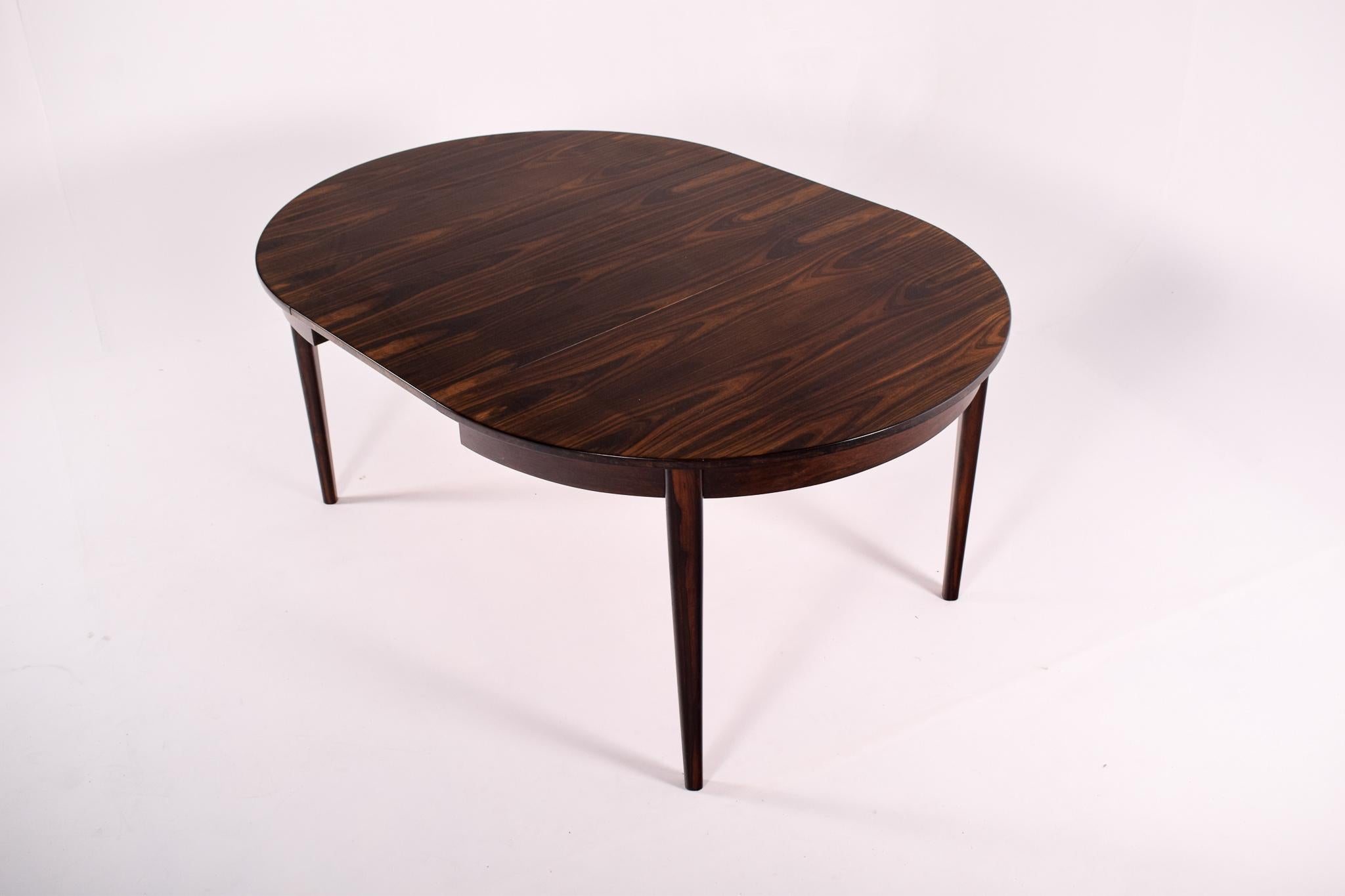 Round Danish Rosewood Extendable Dining Table, 1960s In Good Condition In Lisboa, Lisboa