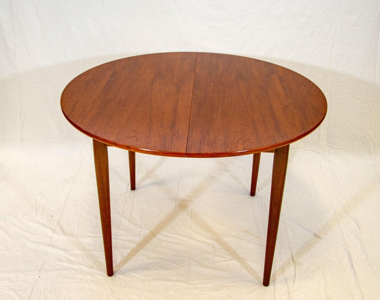 Scandinavian Modern Round Danish Teak Dining Table with Butterfly Leaf For Sale