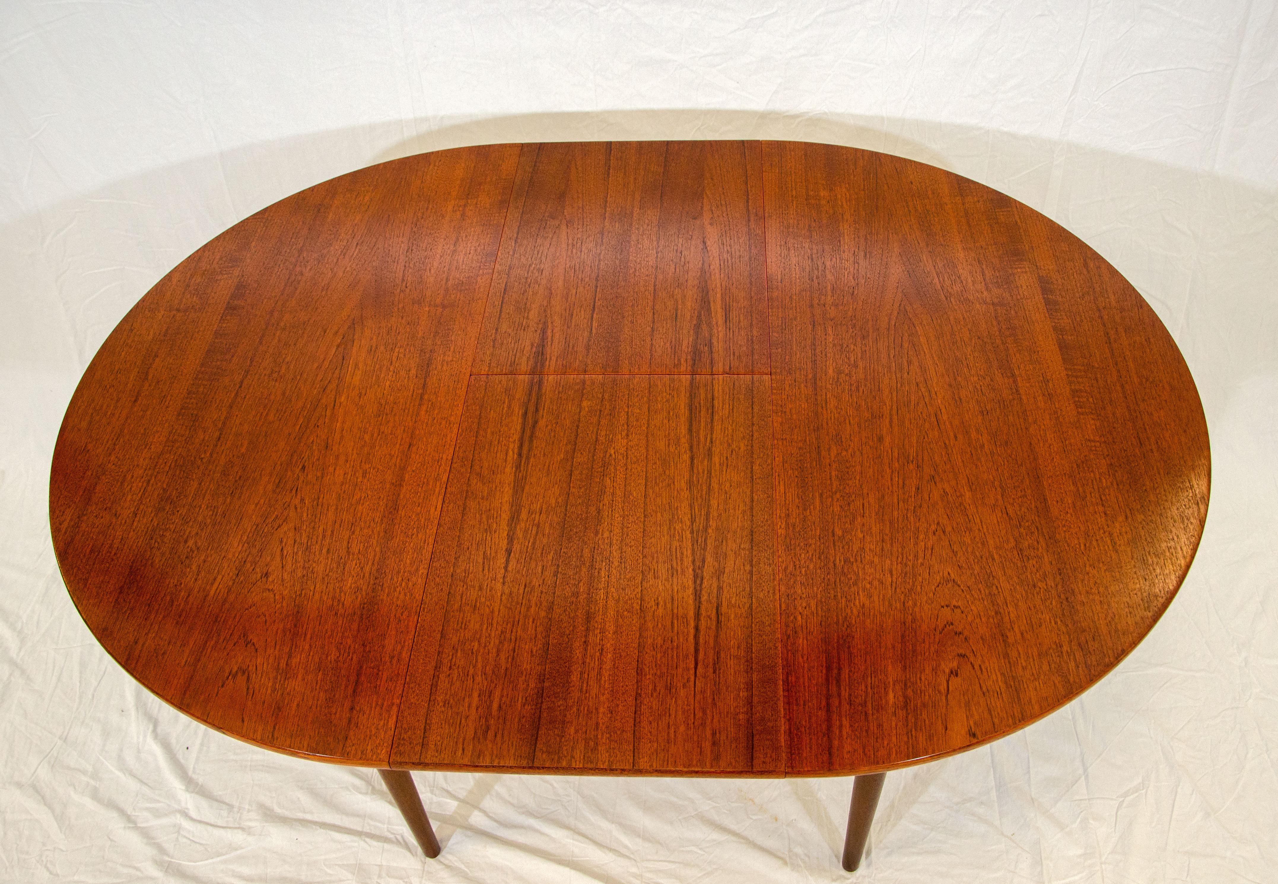 Scandinavian Modern Round Danish Teak Dining Table with Butterfly Leaf For Sale