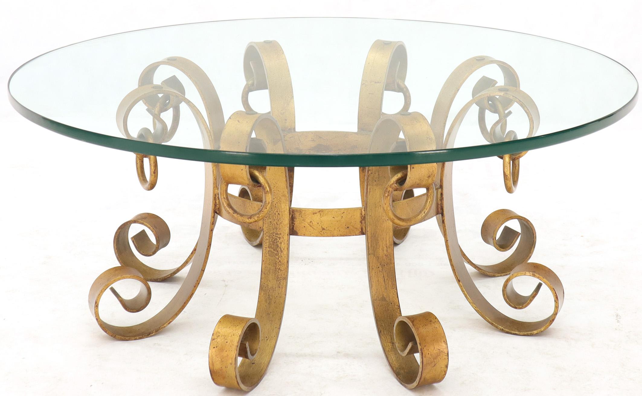 italien Table basse ronde décorative en fer forgé doré, plateau en verre, soleil éclatant MINT ! en vente