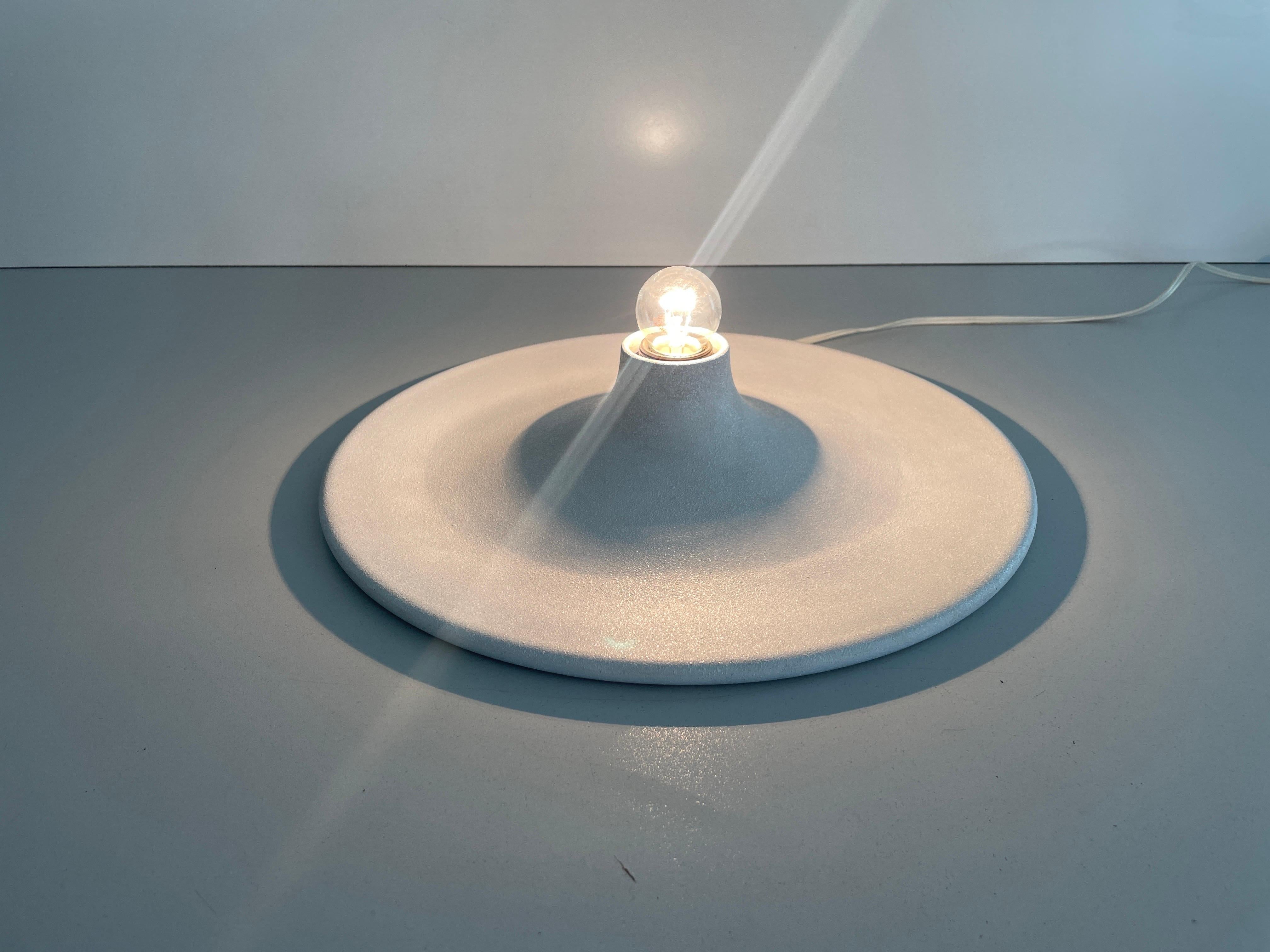 Round Design Weiße Wand- oder Deckenleuchte, 1960er Jahre, Italien im Angebot 3
