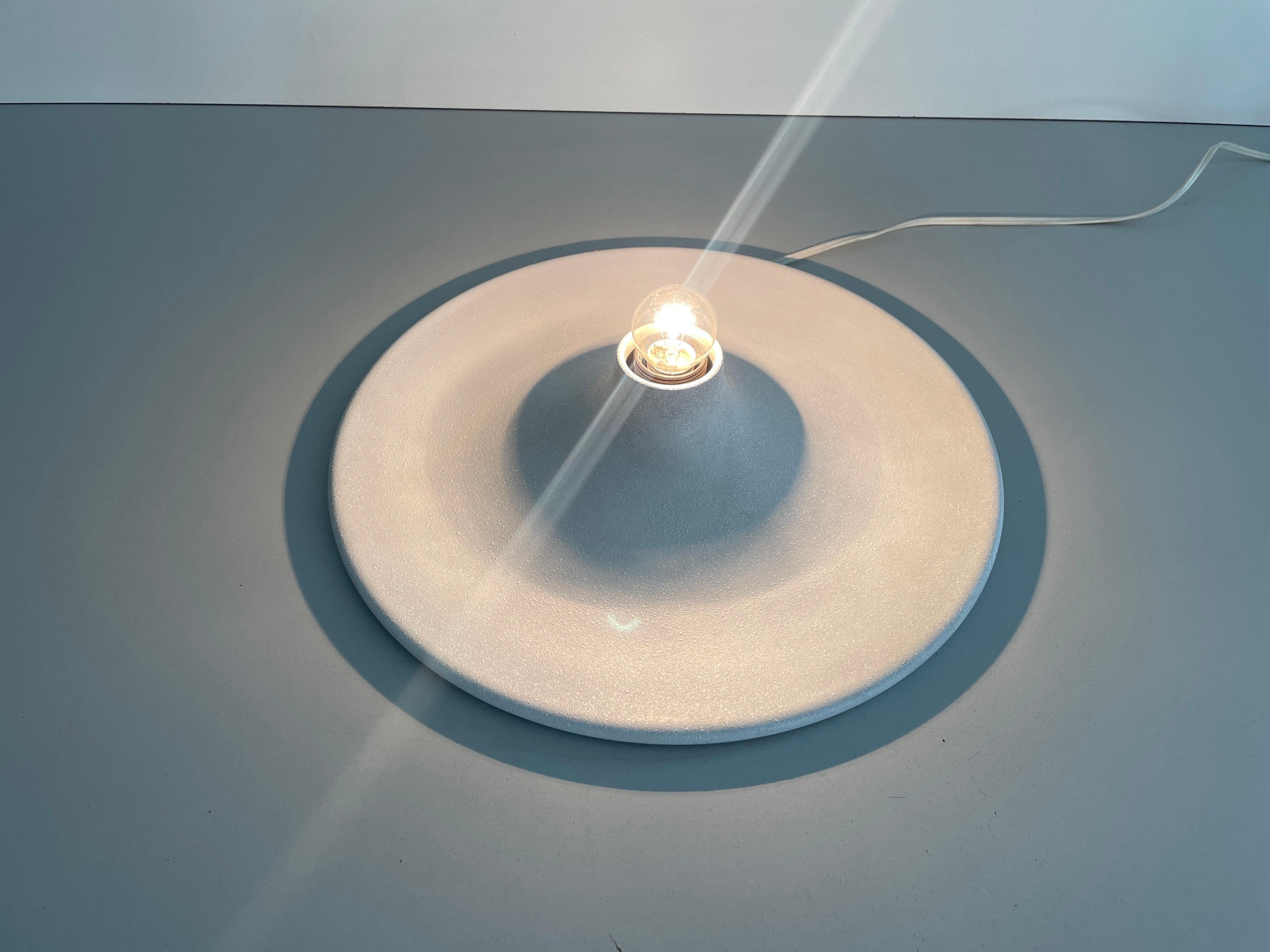 Round Design Weiße Wand- oder Deckenleuchte, 1960er Jahre, Italien im Angebot 4