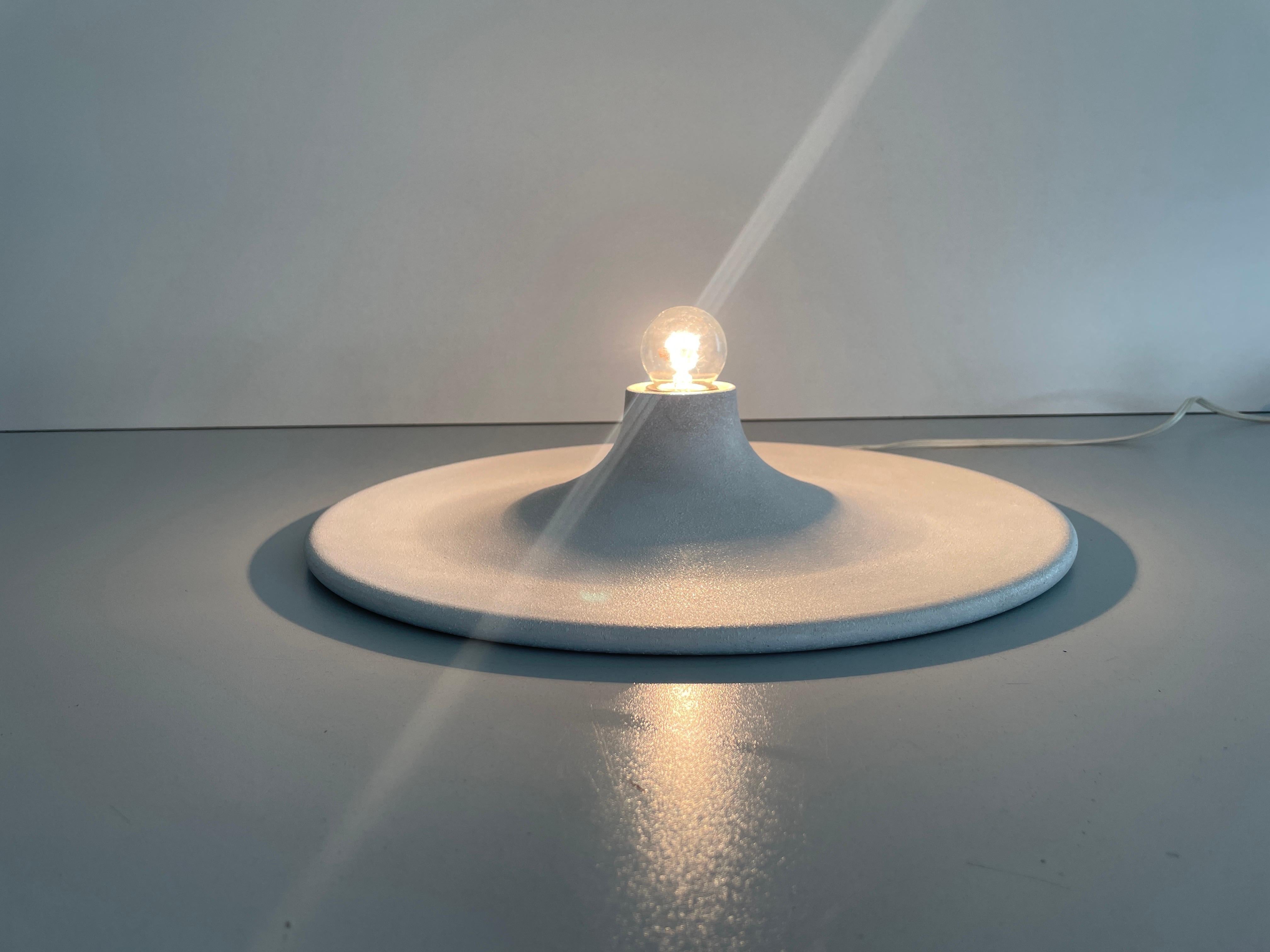 Round Design Weiße Wand- oder Deckenleuchte, 1960er Jahre, Italien im Angebot 2