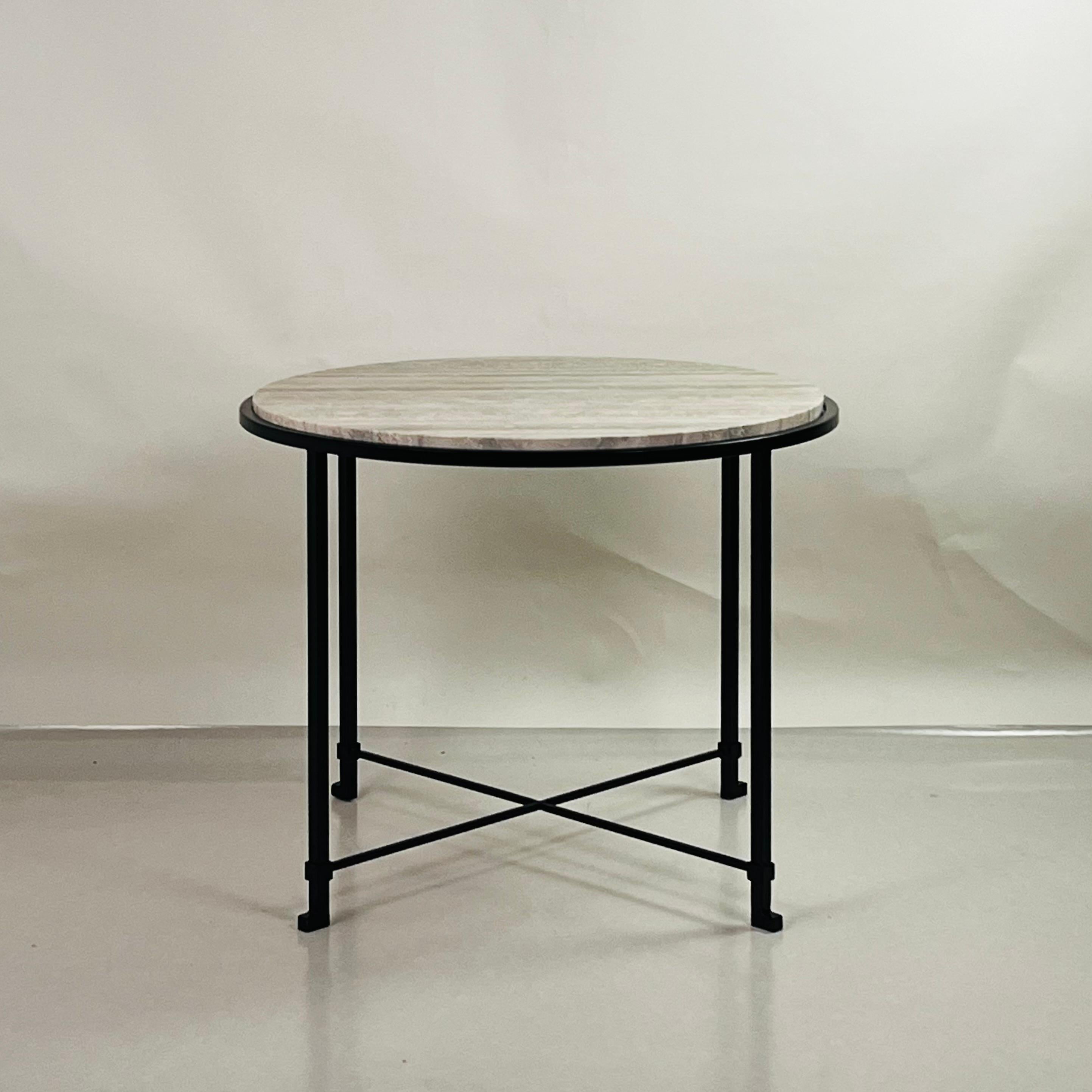 Moderne Table d'appoint ronde 'Diagramme' ou Guéridon en Travertin Silver par Design Frères en vente