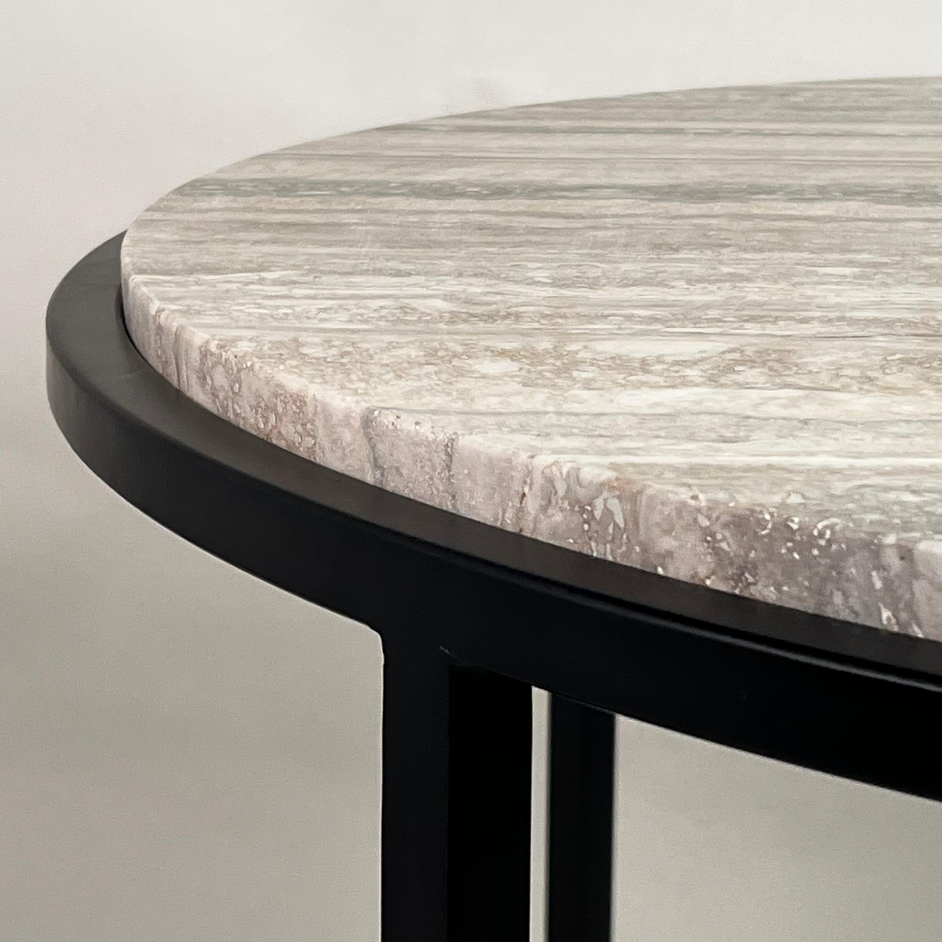 XXIe siècle et contemporain Table d'appoint ronde 'Diagramme' ou Guéridon en Travertin Silver par Design Frères en vente