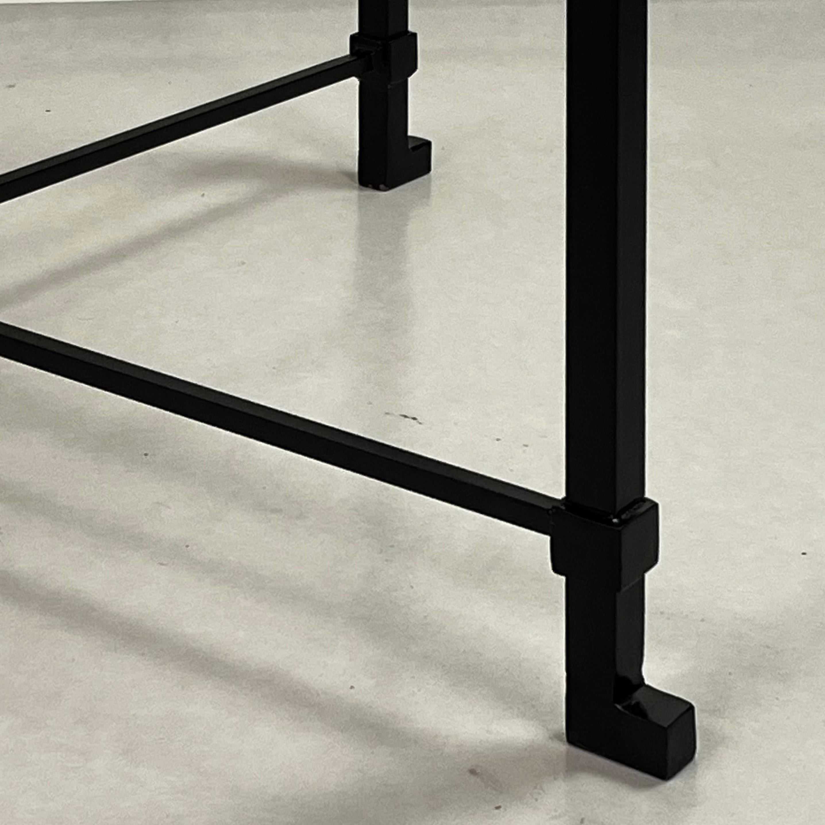 Fer Table d'appoint ronde 'Diagramme' ou Guéridon en Travertin Silver par Design Frères en vente