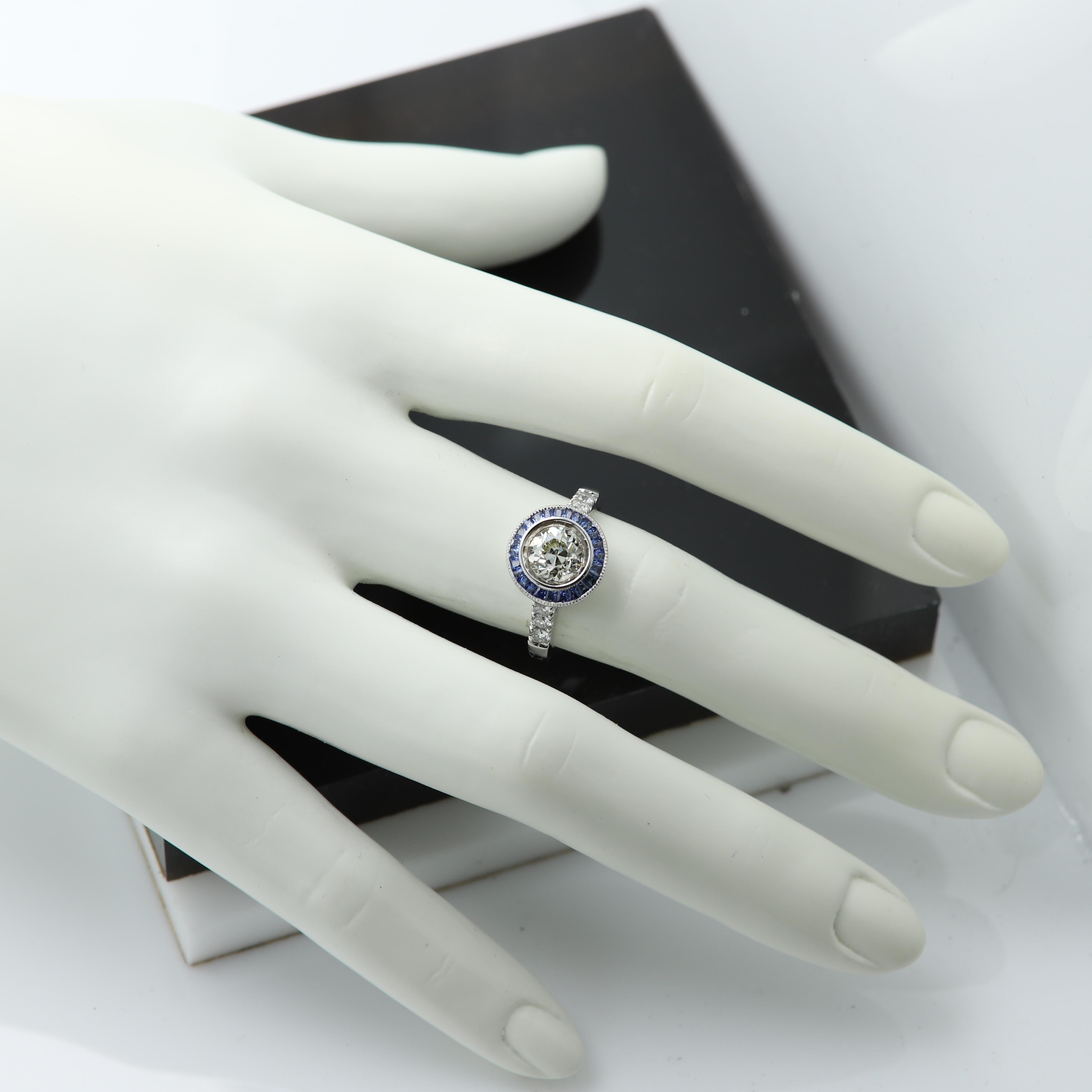 Bague en or blanc 18 carats de style Art déco avec diamant rond de 1,25 carat et saphir bleu Pour femmes en vente