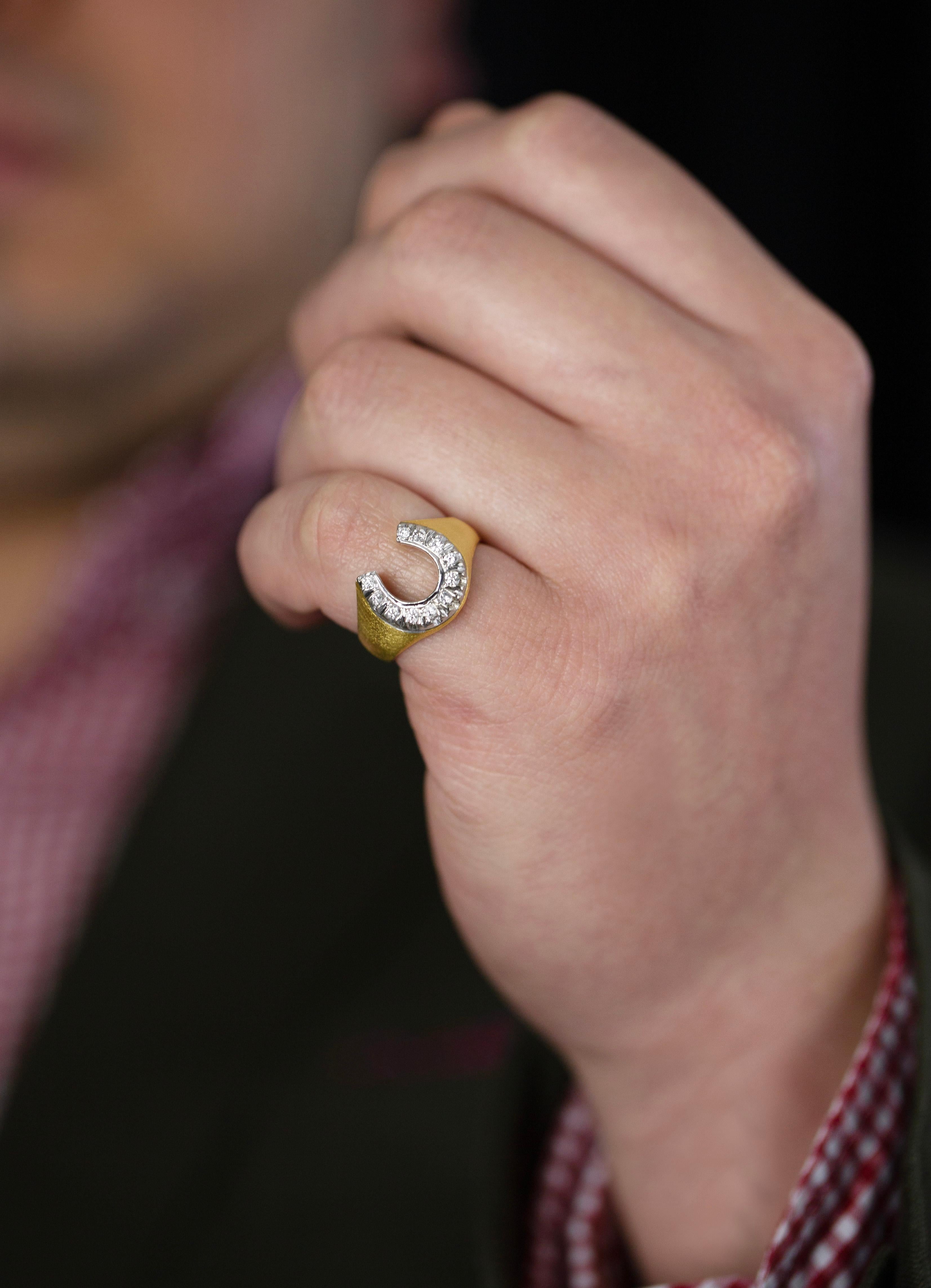 Bague homme vintage 0.40 carats diamant rond brillant en forme de fer à cheval Bon état - En vente à New York, NY