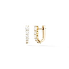 Mini pendientes de aro de oro amarillo de 14 quilates con diamante redondo
