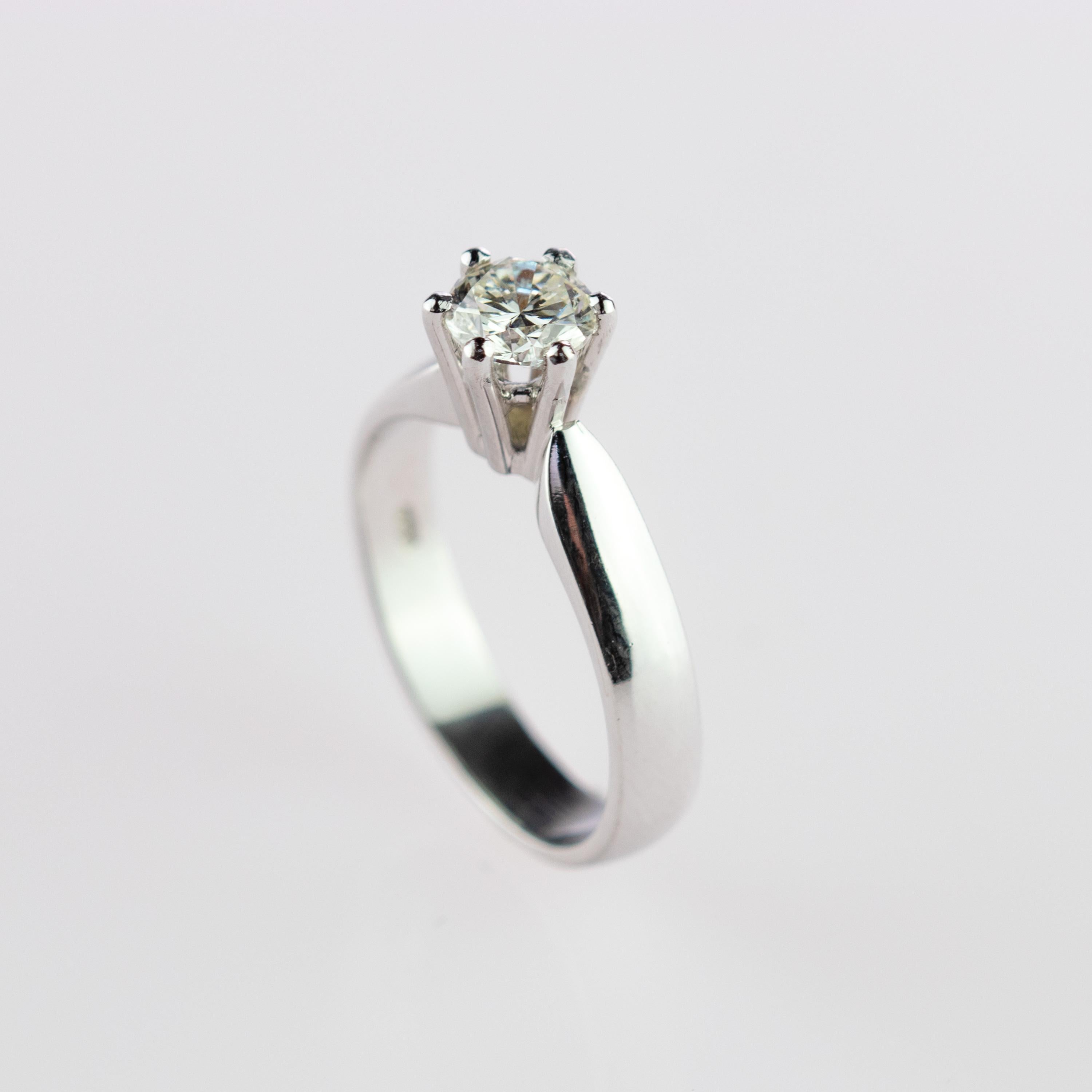 Round Diamond 18 Karat Gold Engagement Solitaire Wedding AIG Certified Ring In New Condition For Sale In Milano, IT