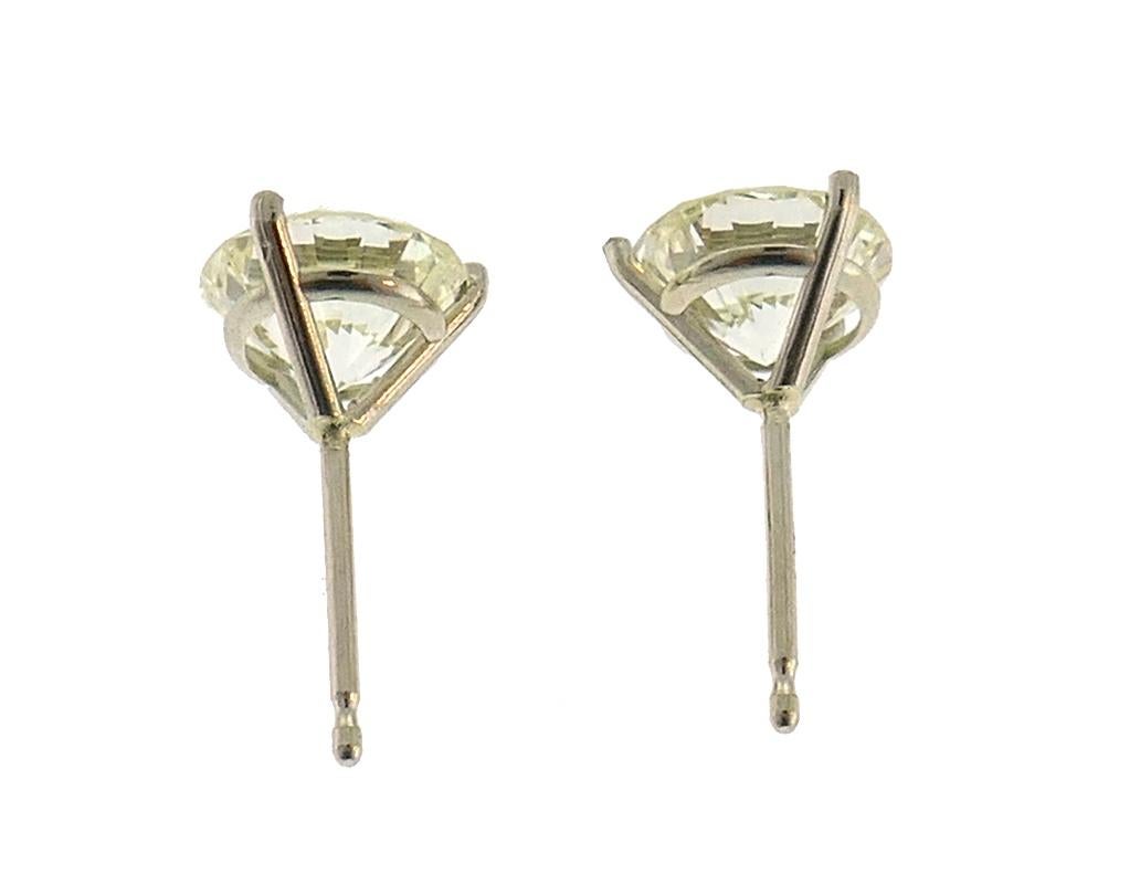 Round Diamond 18k White Gold Stud Earrings In Excellent Condition In Beverly Hills, CA