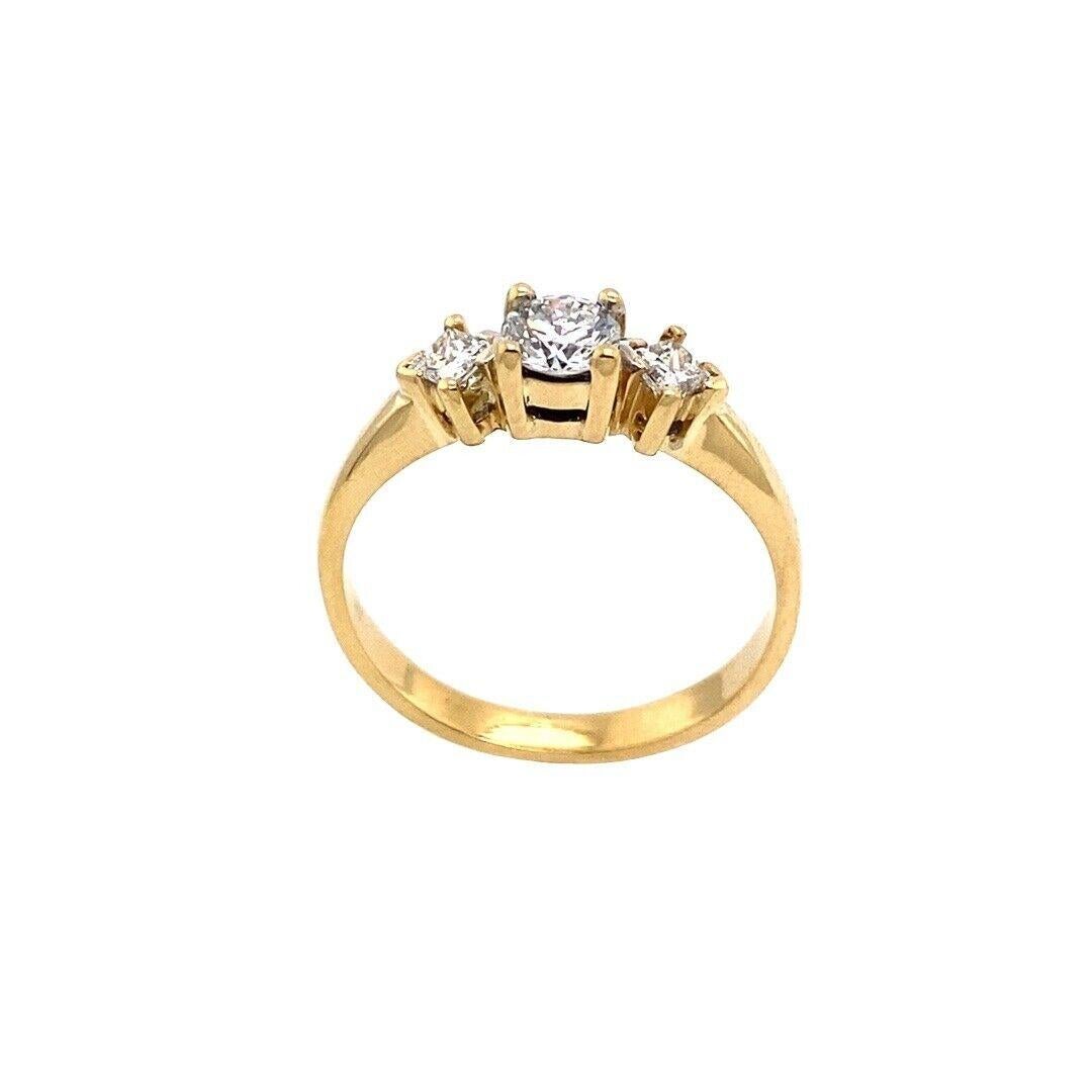 Round Cut Round Diamond 3 Stone Ring with 0.50ct in 18ct Yellow Gold Princess Cut For Sale
