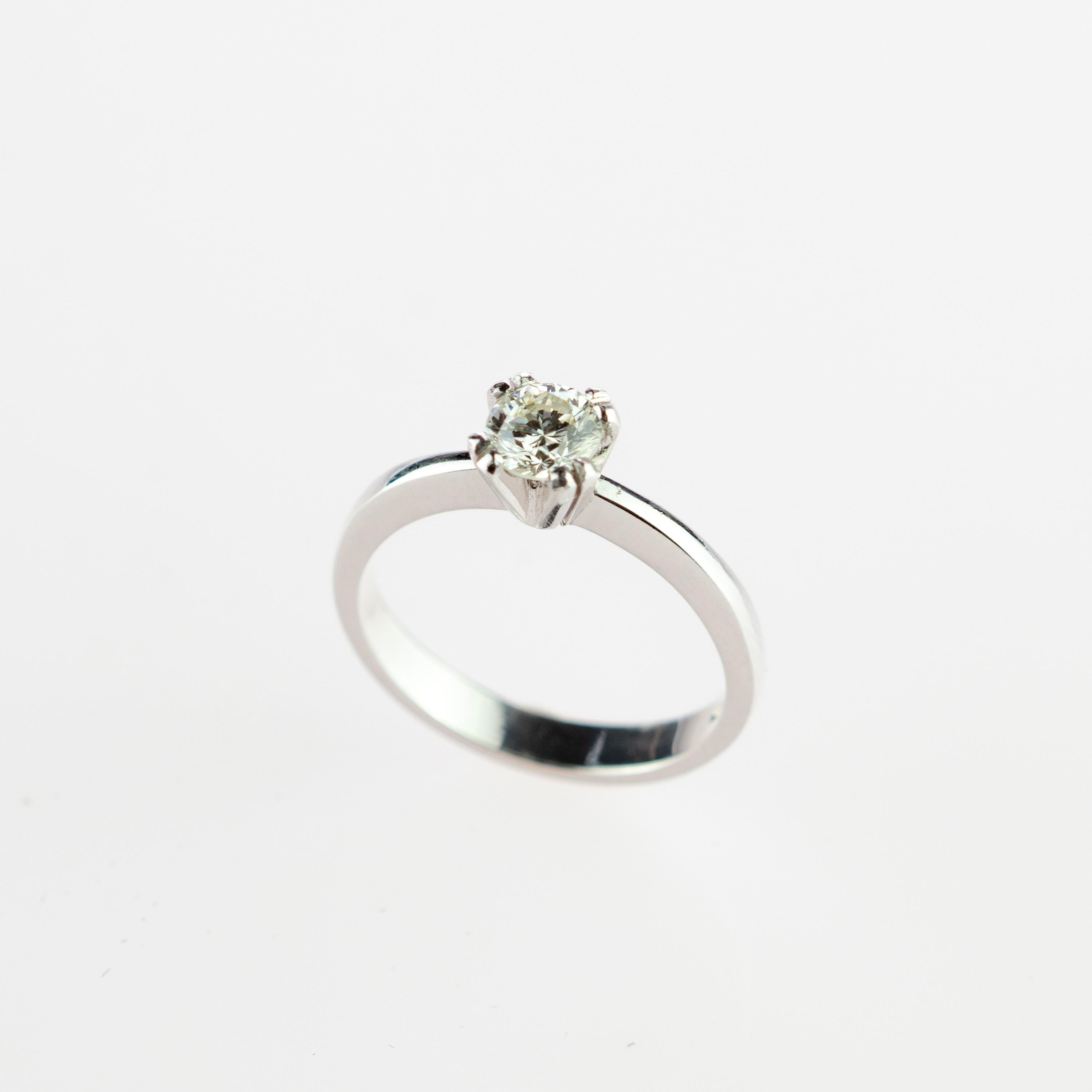 Brilliant Cut Round Diamond AIG Certified Engagement 18 Karat Gold Bridal Love Solitaire Ring For Sale