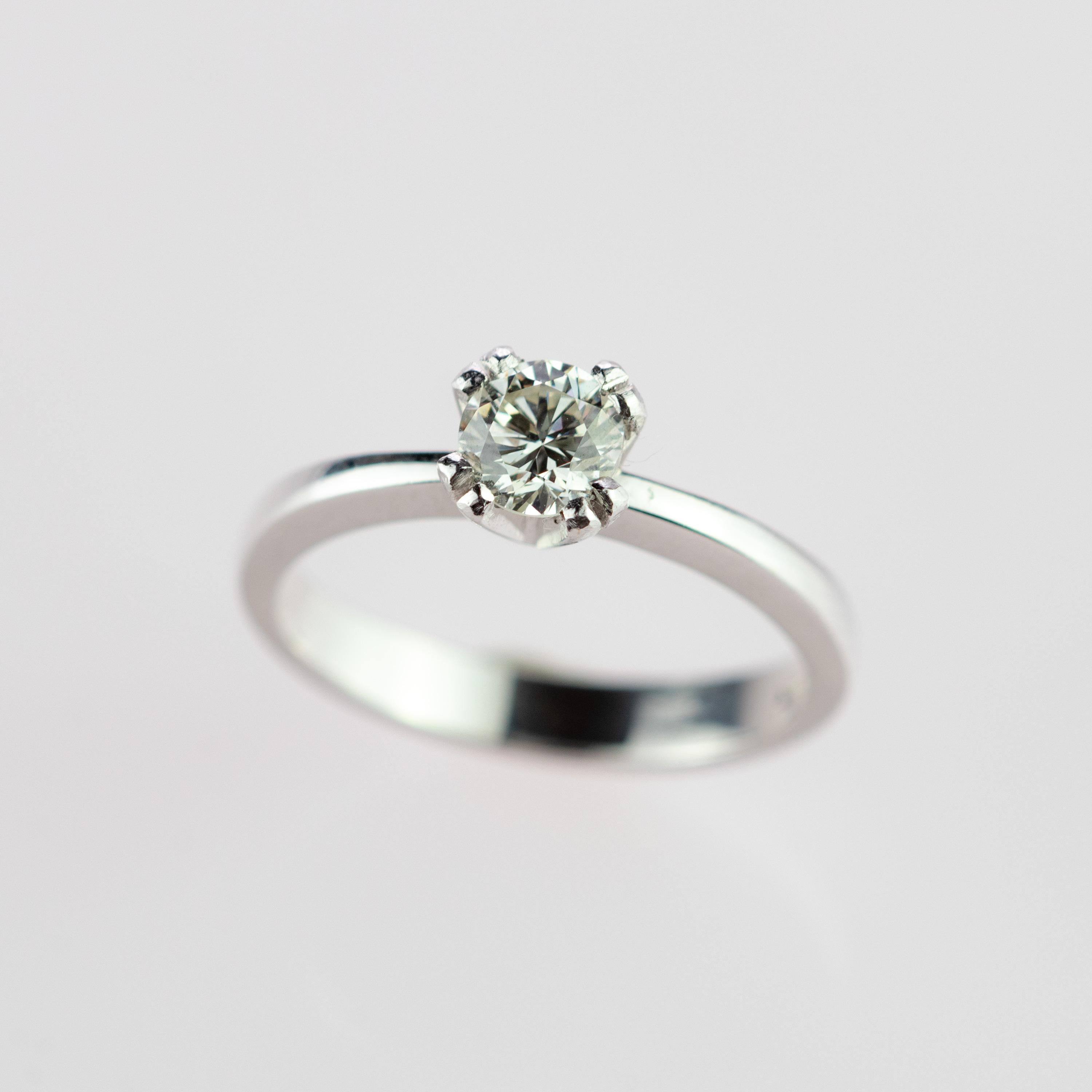 Round Diamond AIG Certified Engagement 18 Karat Gold Bridal Love Solitaire Ring In New Condition For Sale In Milano, IT