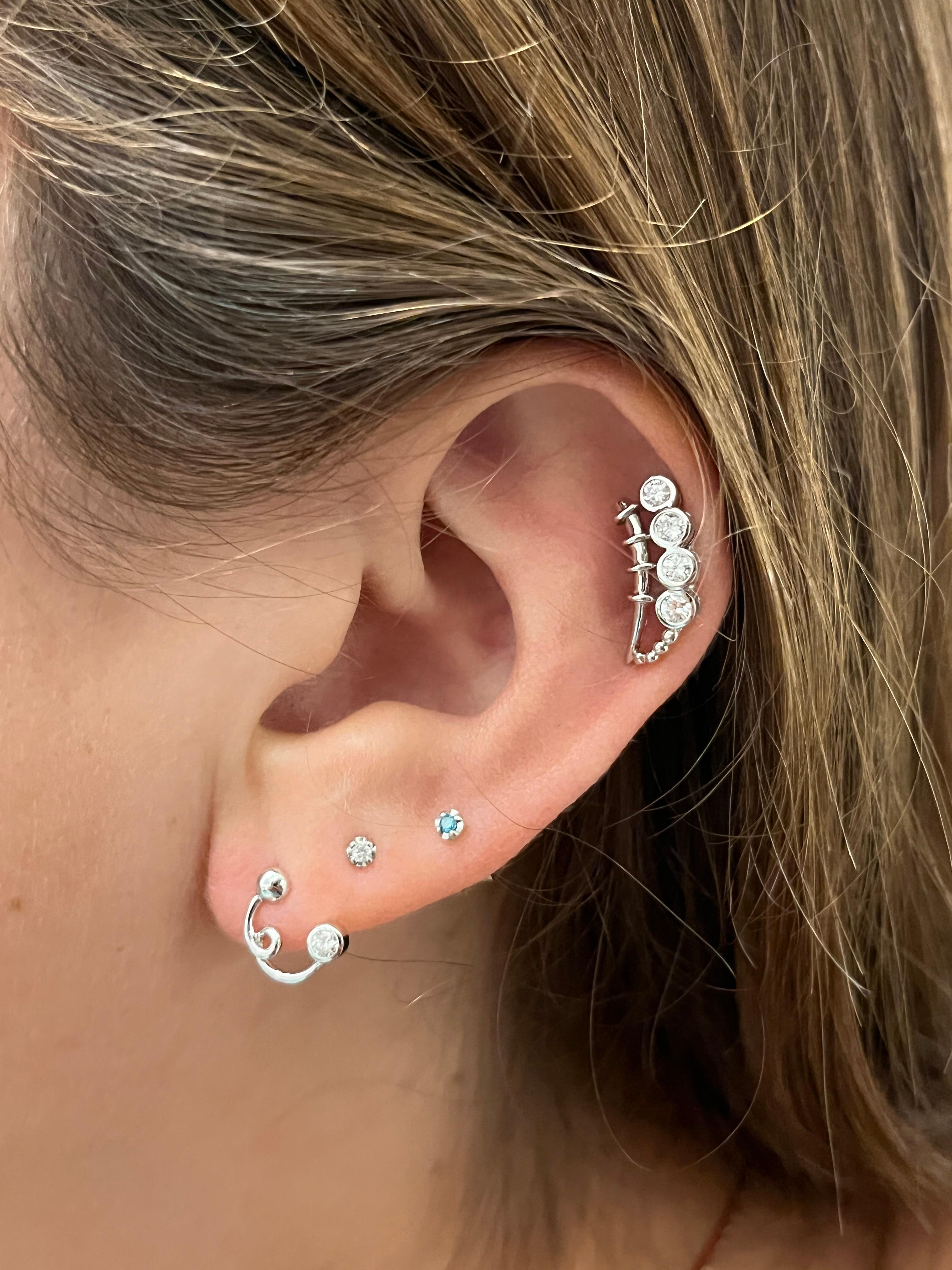 Round Diamond and 14K White Gold Ear Climber Earrings In New Condition For Sale In Miami, FL
