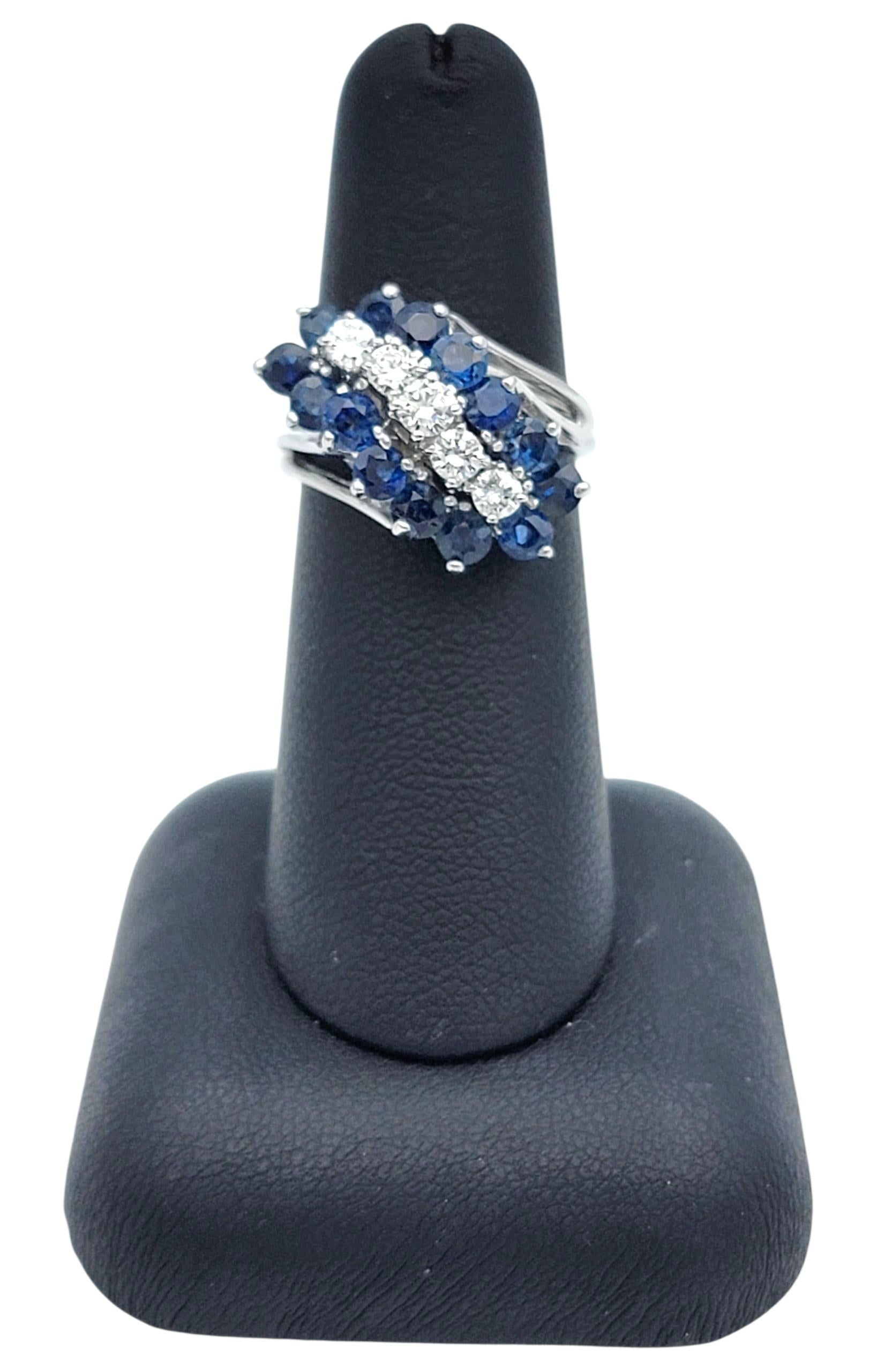 Runder Diamant und blauer Saphir Diagonale Cluster-Motiv-Ring 14 Karat Weißgold im Angebot 2