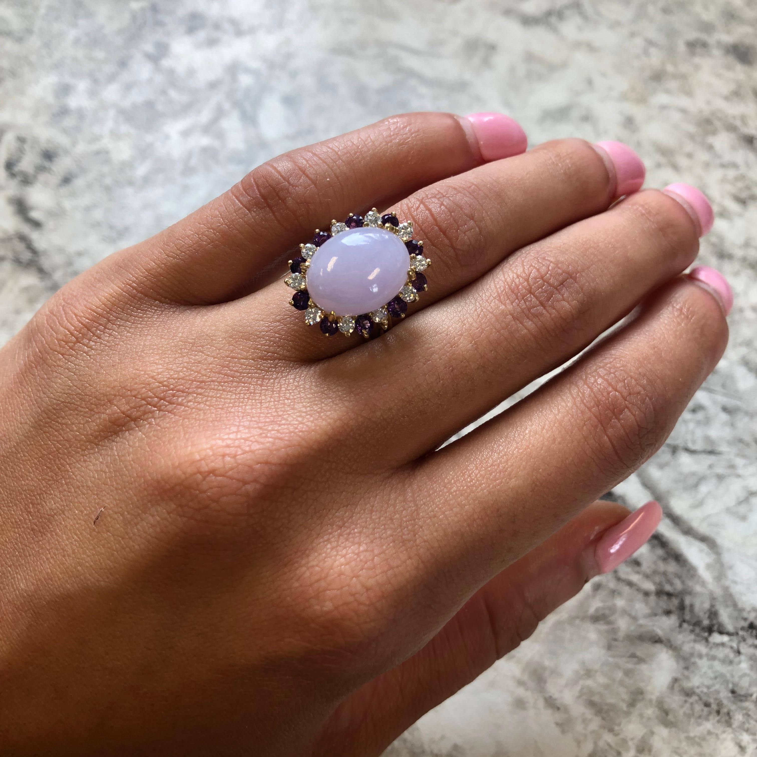 Round Diamond and Cabochon Lavender Jade Ladies Ring In Excellent Condition For Sale In Boca Raton, FL