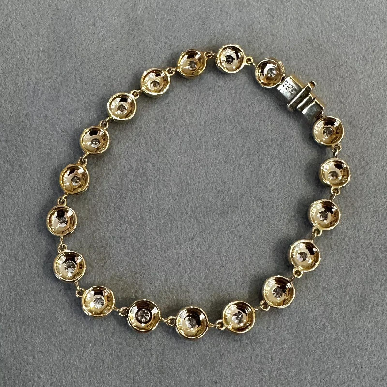 Bracelet ligne rond en or blanc et jaune avec diamants et émail en vente 2