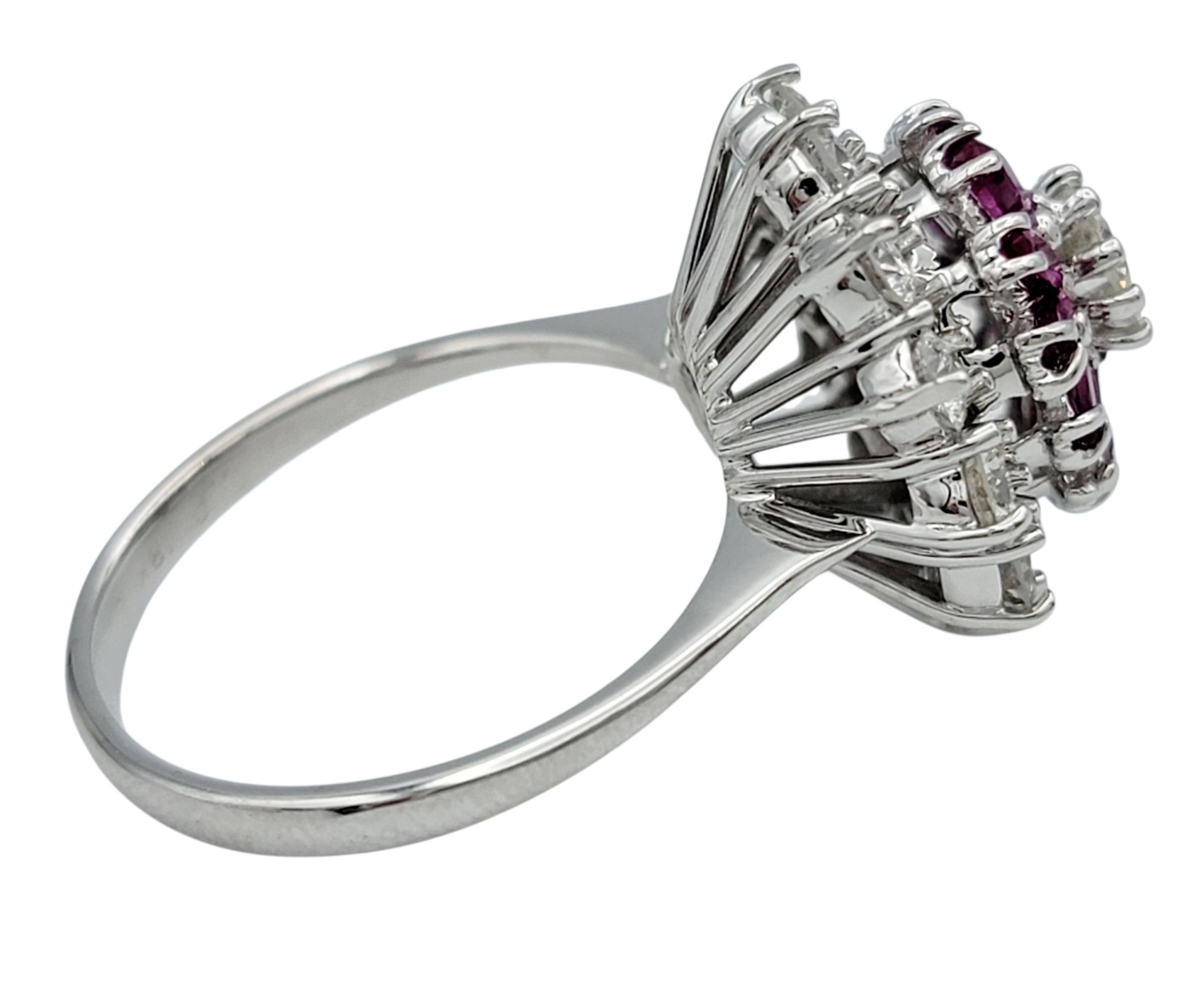 Anillo en forma de cúpula con diamante redondo y rubí talla marquesa en oro blanco de 18 quilates en Bueno estado para la venta en Scottsdale, AZ