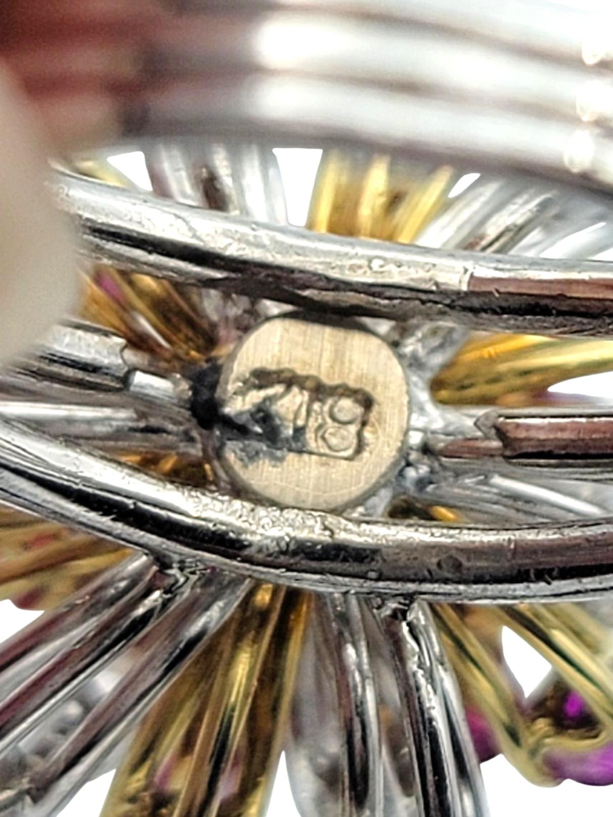 Anello da cocktail con diamanti rotondi e rubini a profilo alto in oro 18 carati in vendita 2