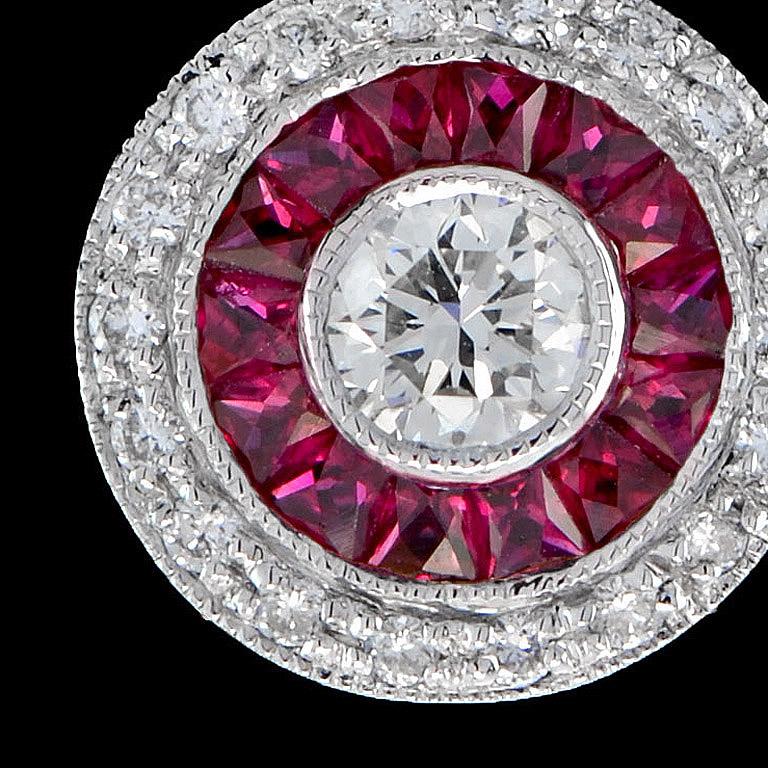 Pendentif de style Art déco en or blanc 18 carats avec double halo de diamants ronds et de rubis en vente 2
