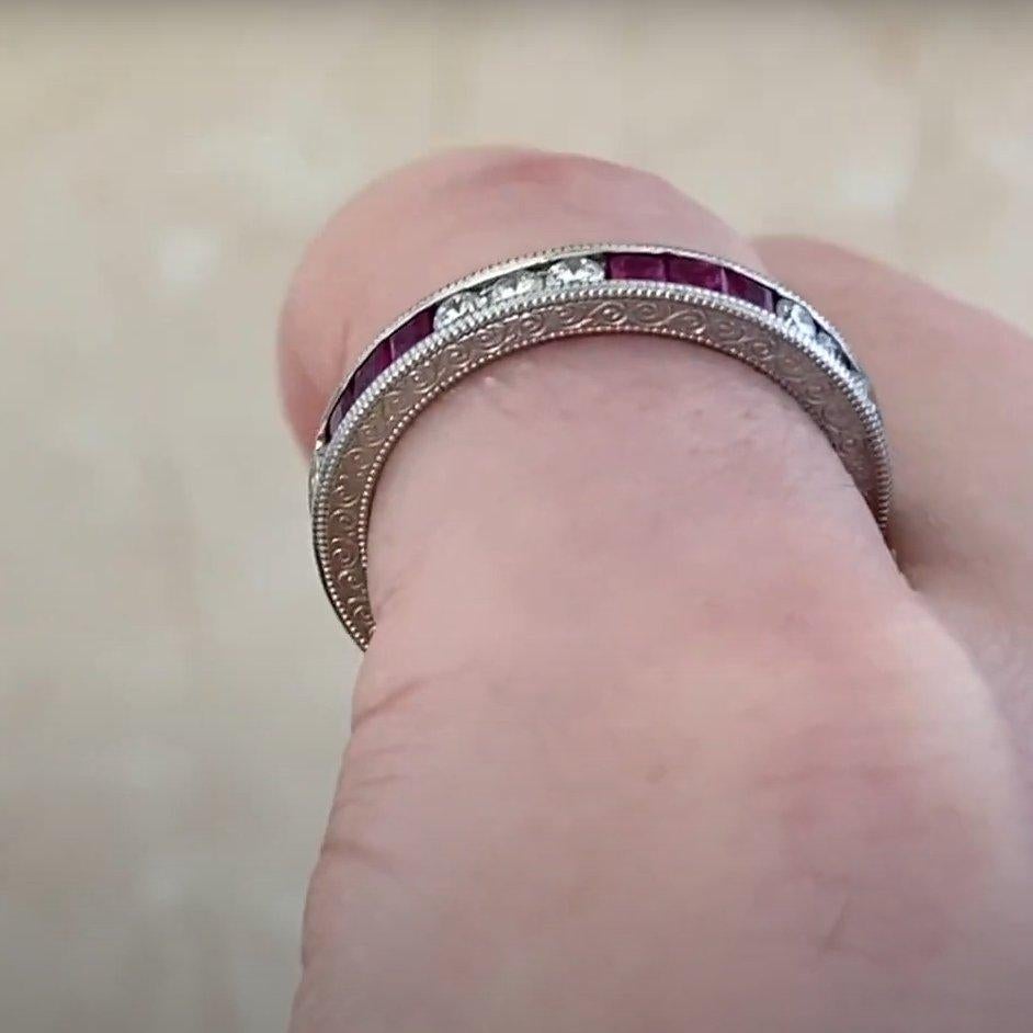 Taglio rotondo Fascia Eternity con diamante rotondo (circa 0,50 carati) e rubino (circa 0,90 carati) in vendita