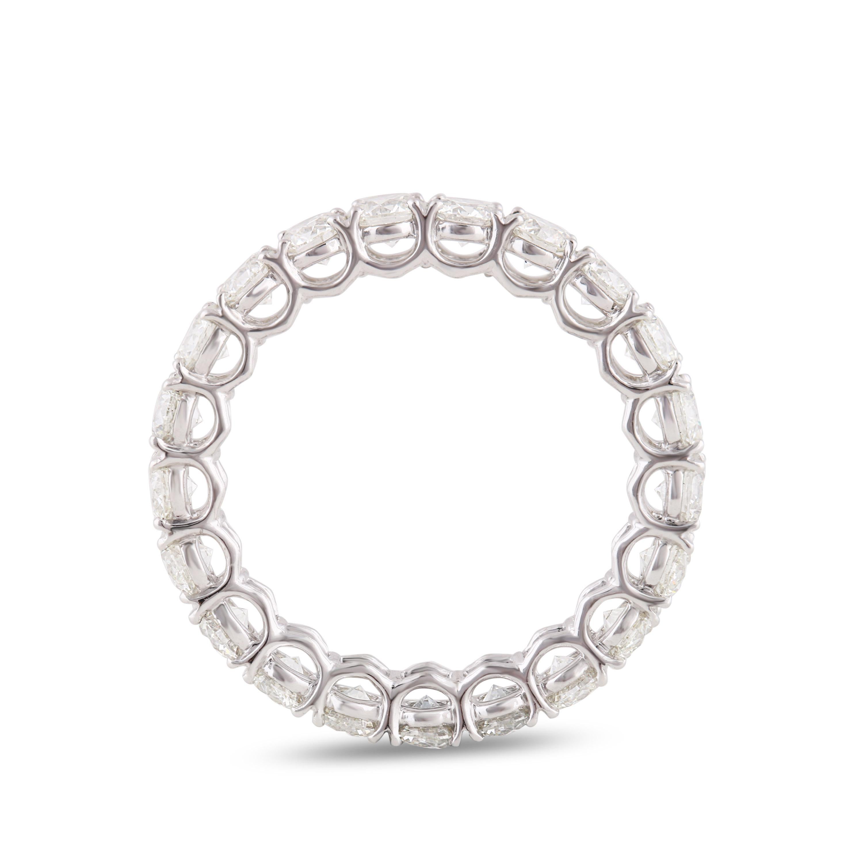 Women's Studio Rêves Round Diamond Band Ring in Platinum For Sale