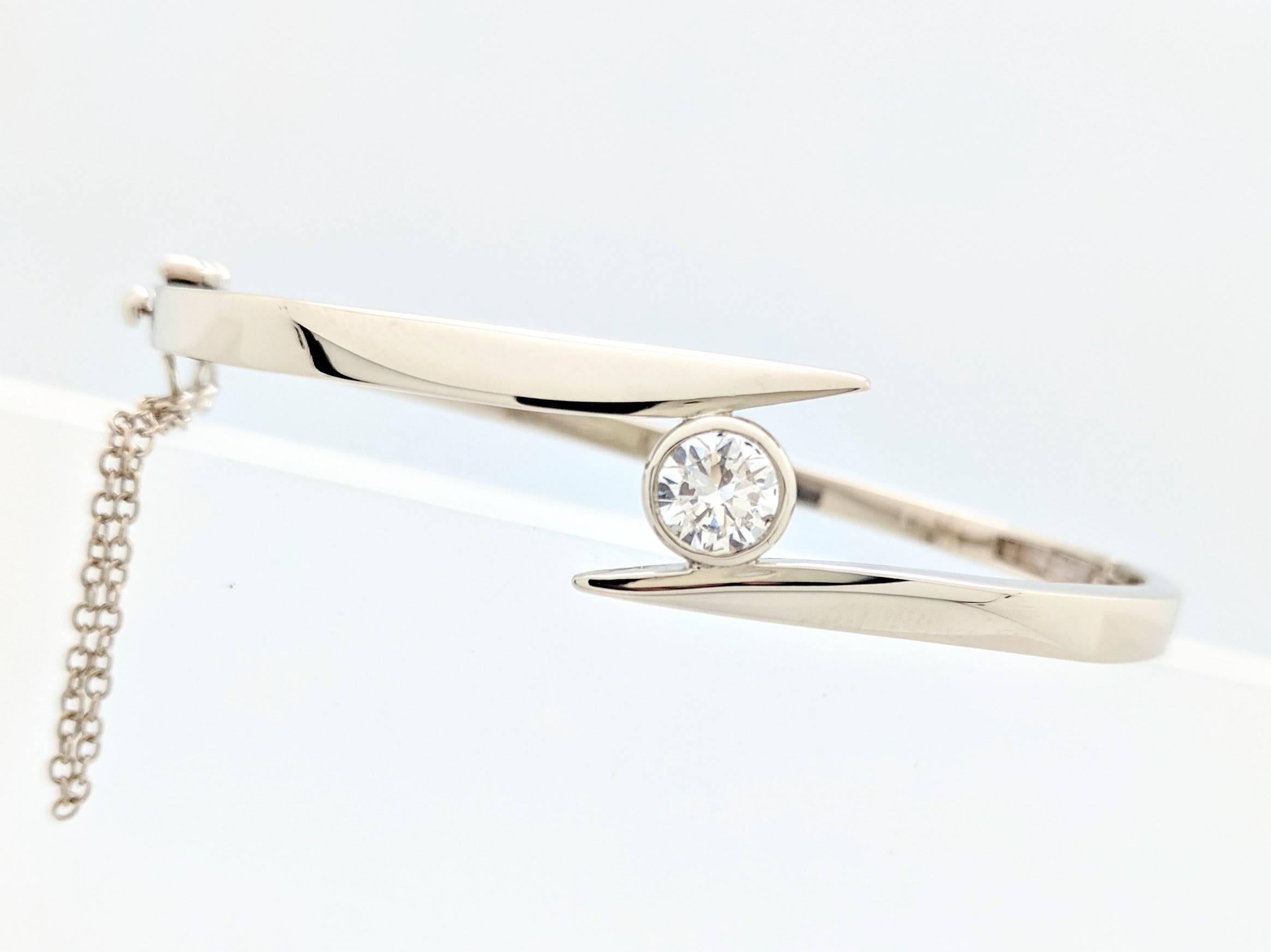 1.14ct Natural Round Diamond Bangle Bracelet in 14k White Gold VS2-D E.G.L. CERT

You are viewing a Stunning Bezel Set Diamond Hinged Bangle Bracelet that is sure to make a statement! The diamond has been certified by E.G.L. and graded as VS2 in